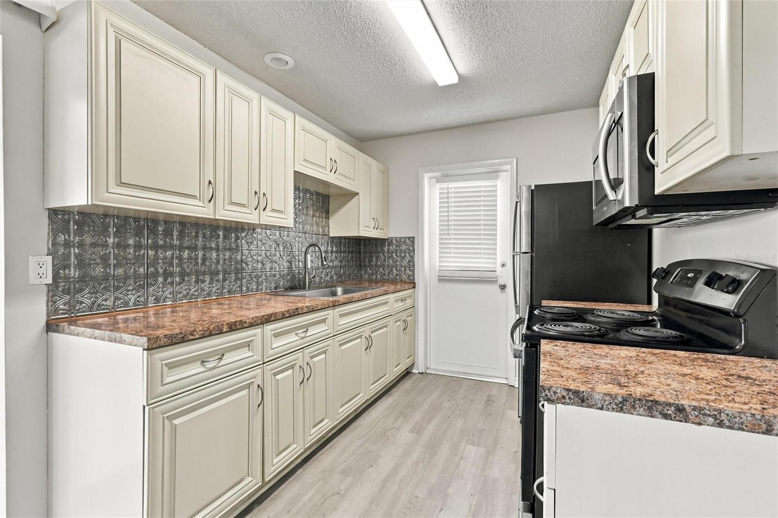 6770 S Biscayne Dr Property Photo 8