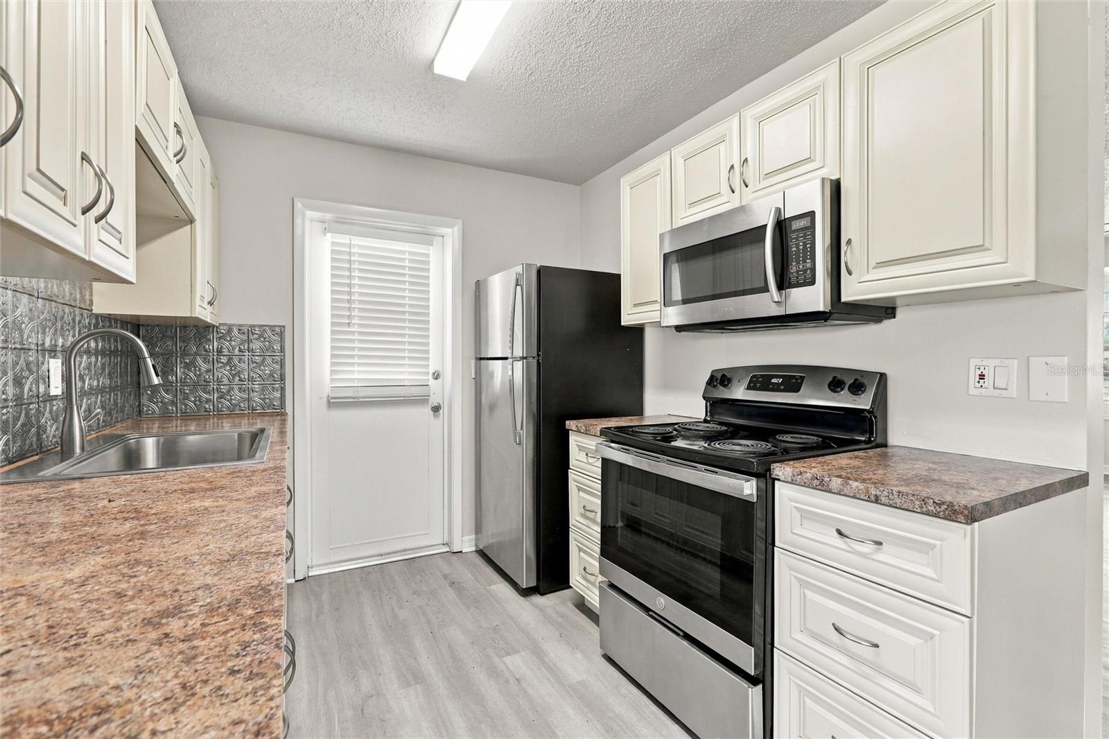 6770 S Biscayne Dr Property Photo 9