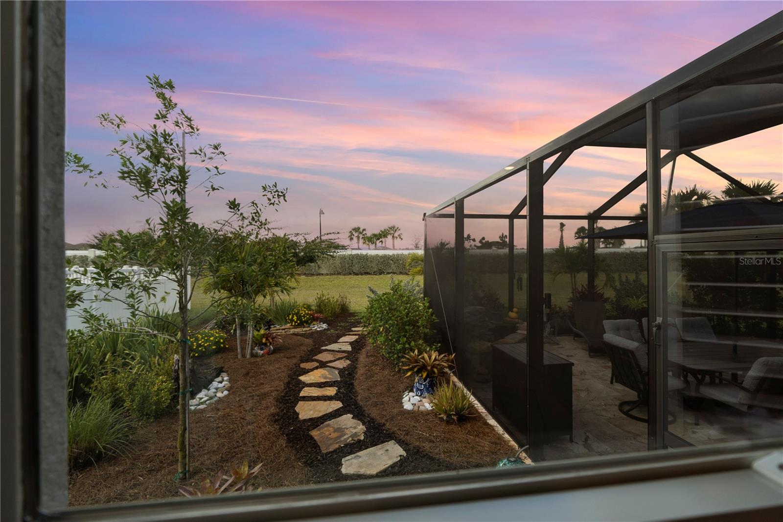 15877 Shoreline Dr Property Photo 3