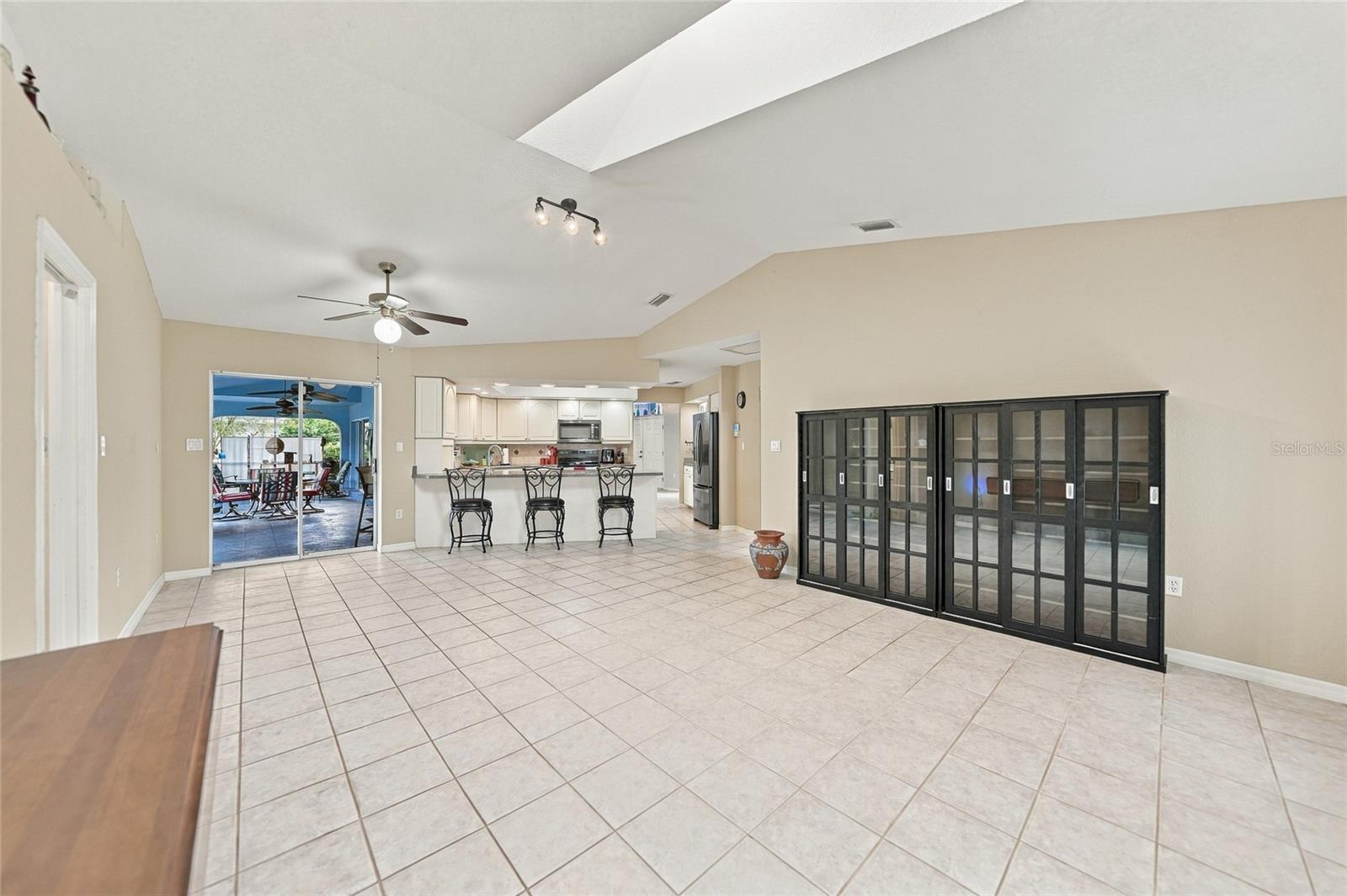 1374 Navigator Rd Property Photo 16