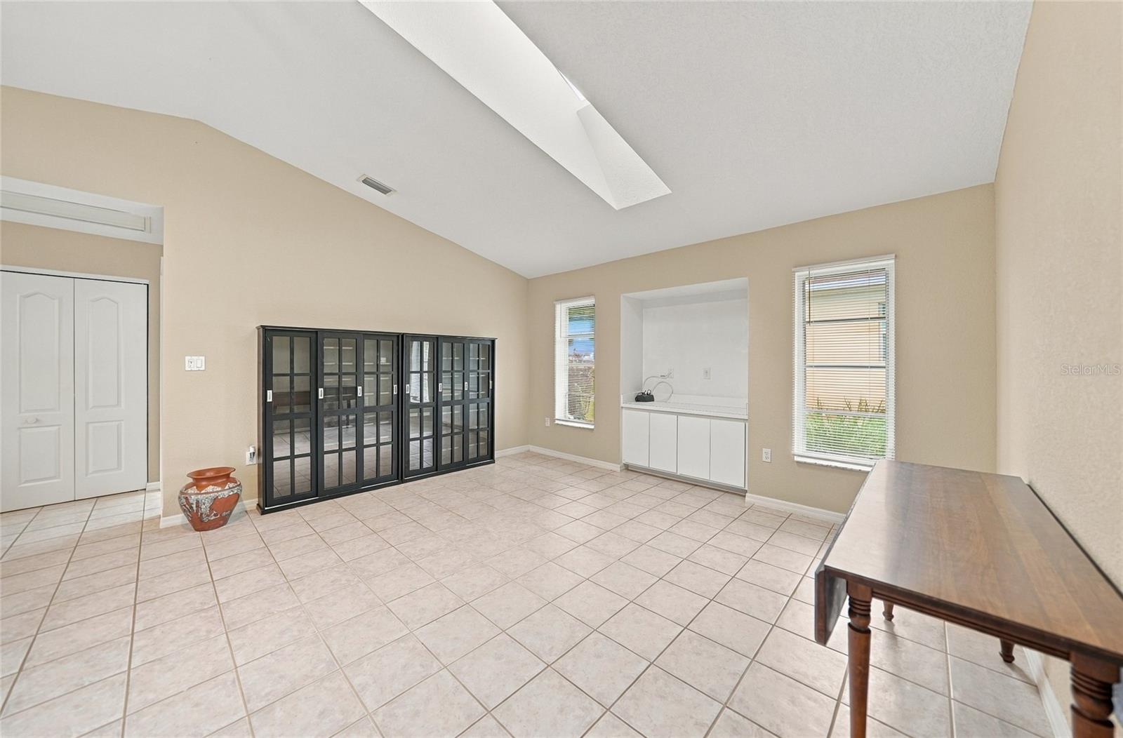 1374 Navigator Rd Property Photo 18