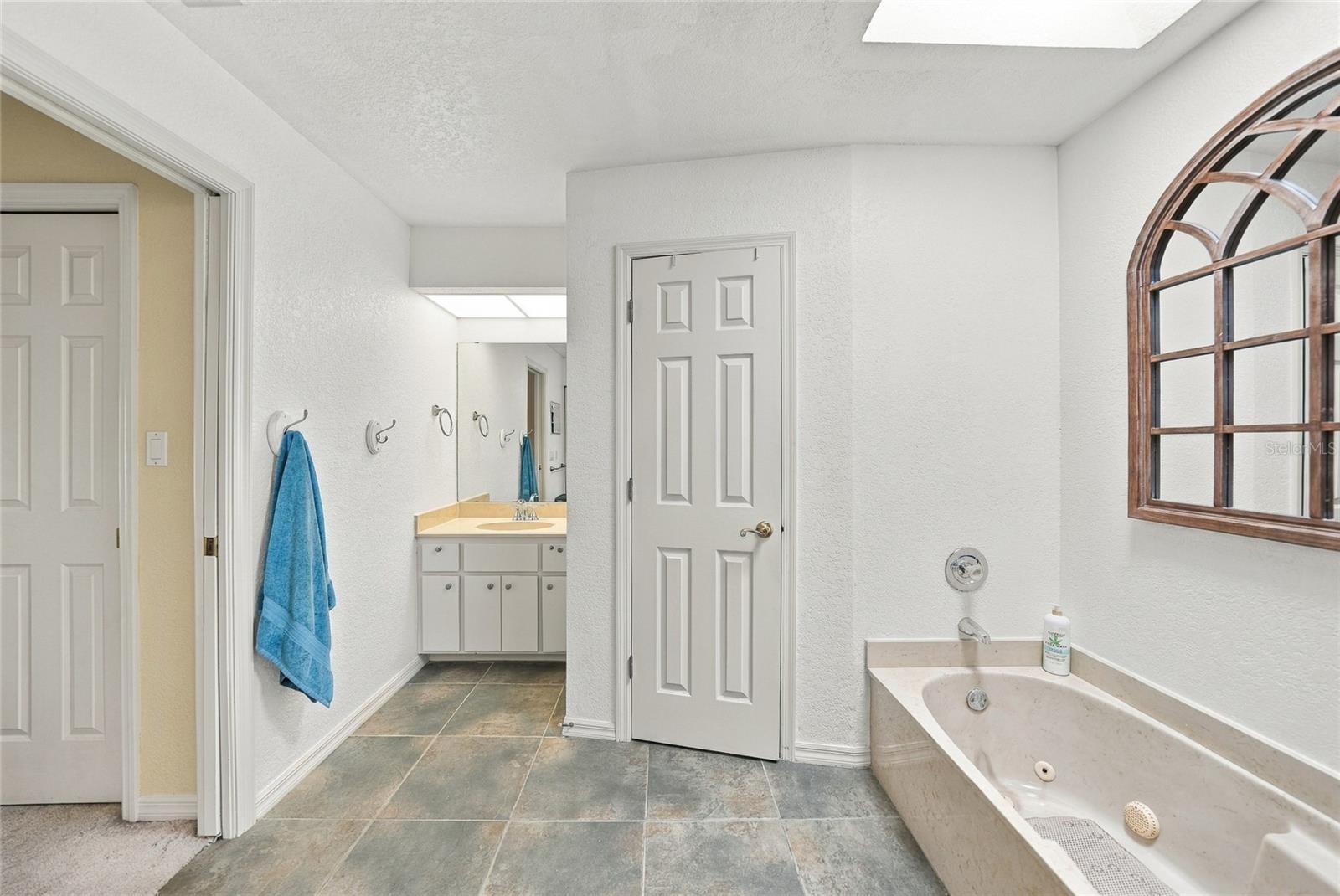 1374 Navigator Rd Property Photo 25