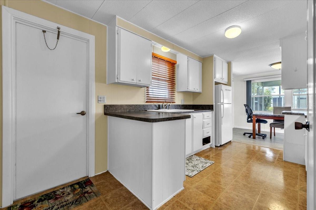 24437 Harborview Rd #27 Property Photo 4
