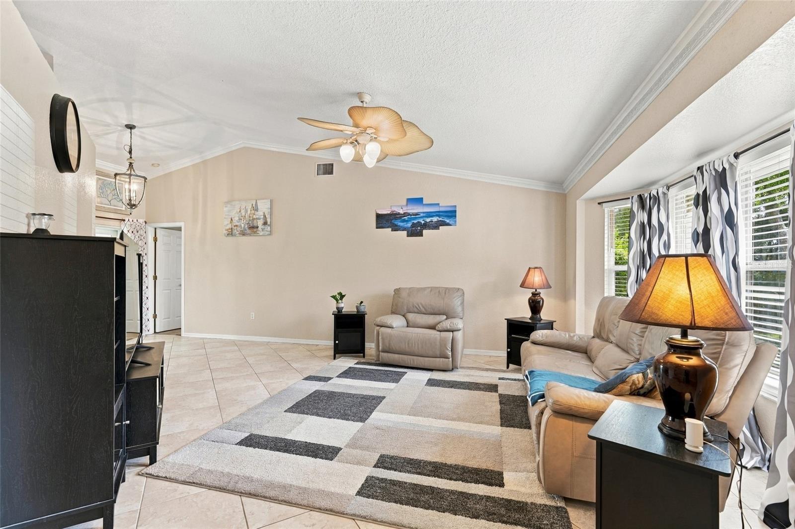 1722 Shevlin St Property Photo 4