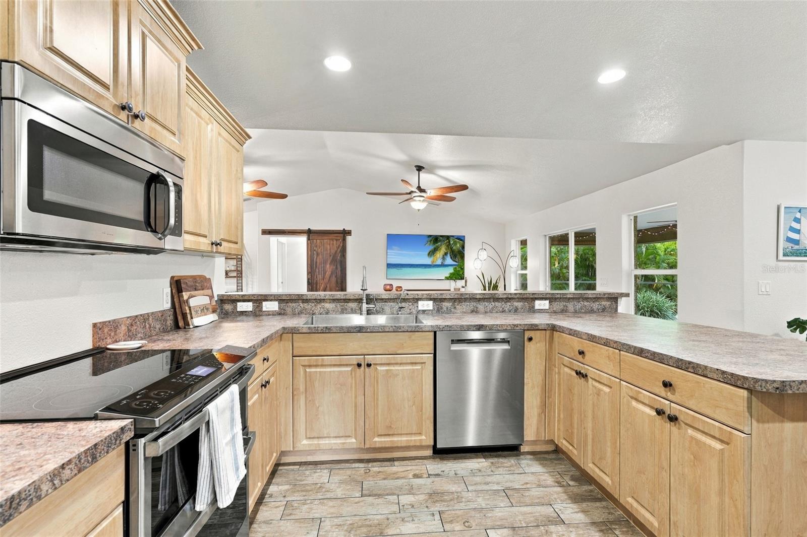 3174 Wenona Dr Property Photo 23