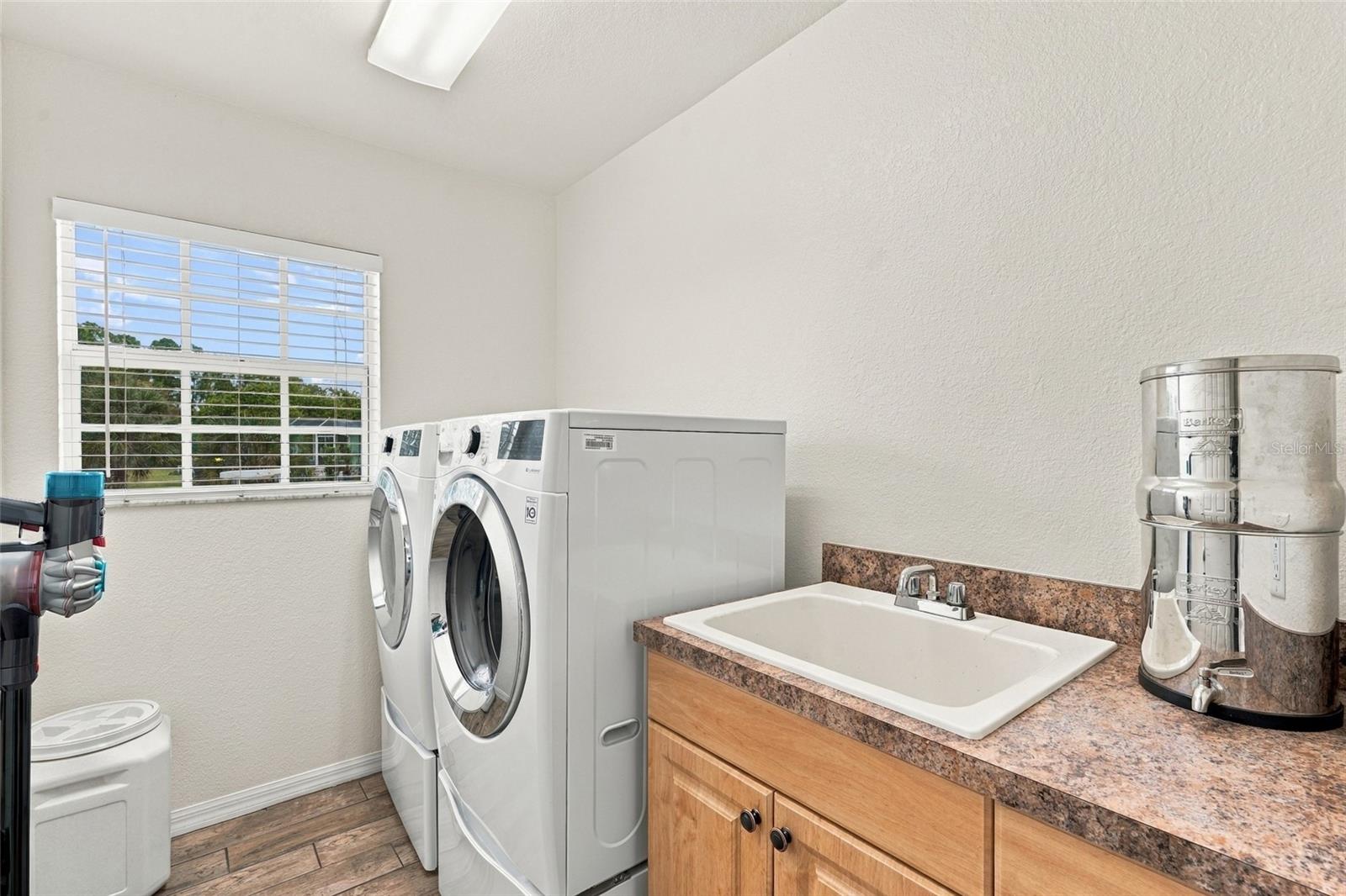 3174 Wenona Dr Property Photo 39