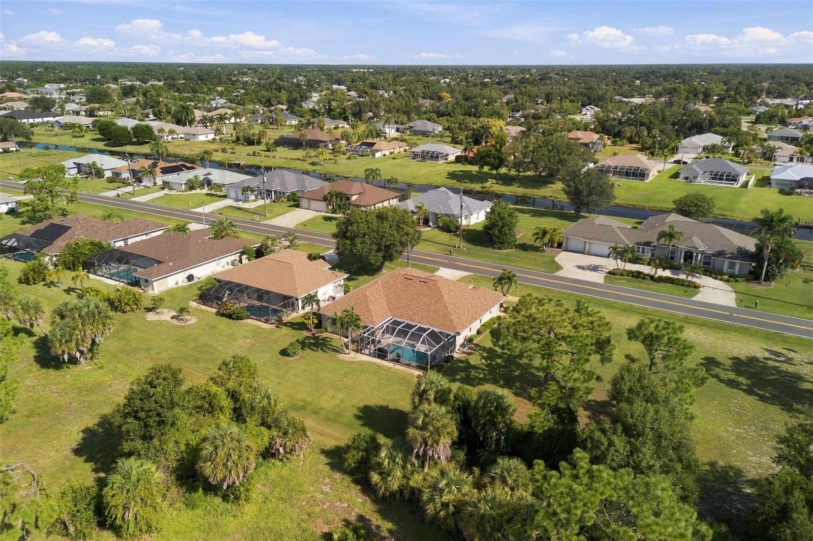 614 Rotonda Cir Property Photo 4
