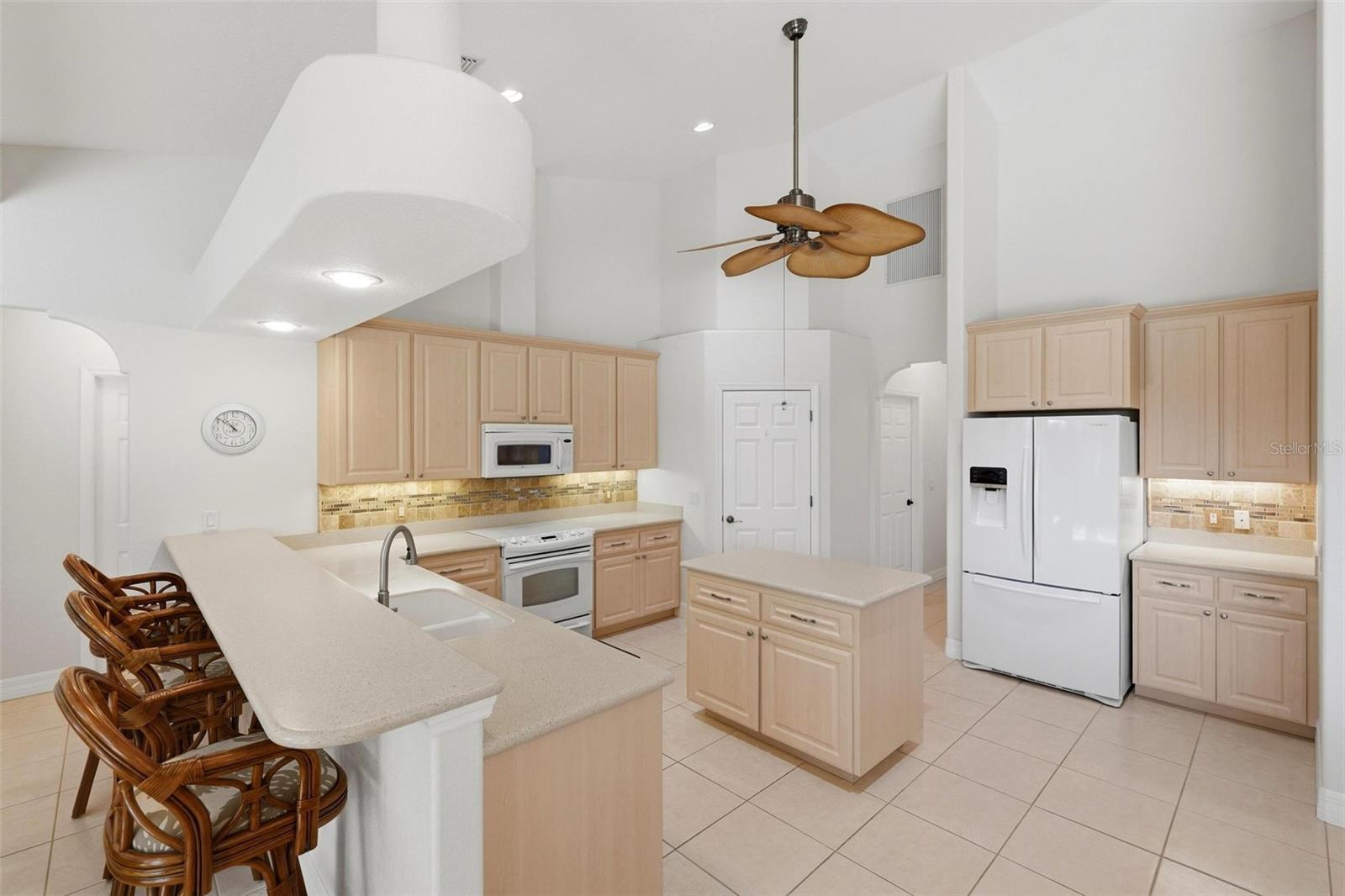 614 Rotonda Cir Property Photo 16