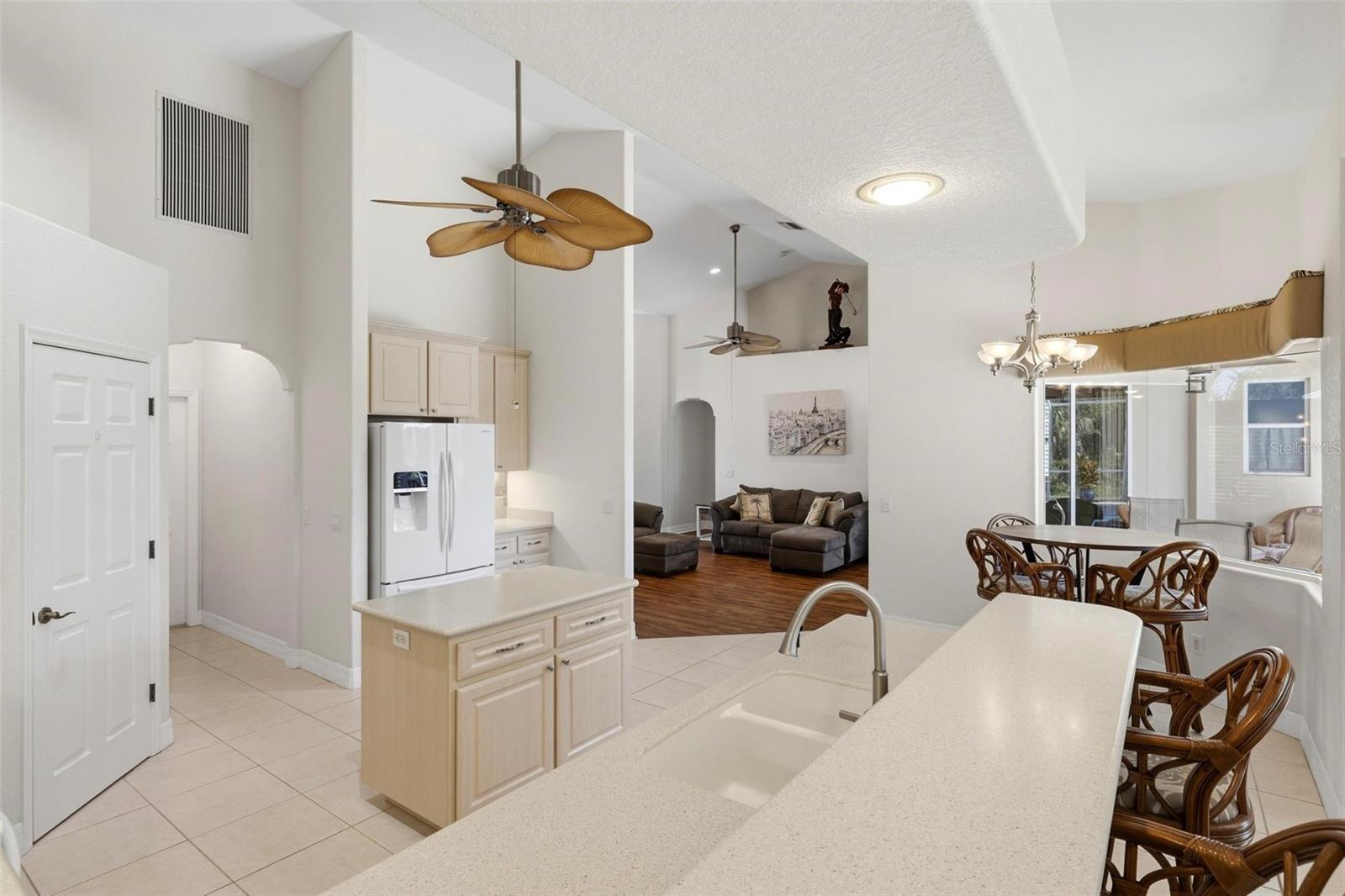 614 Rotonda Cir Property Photo 18
