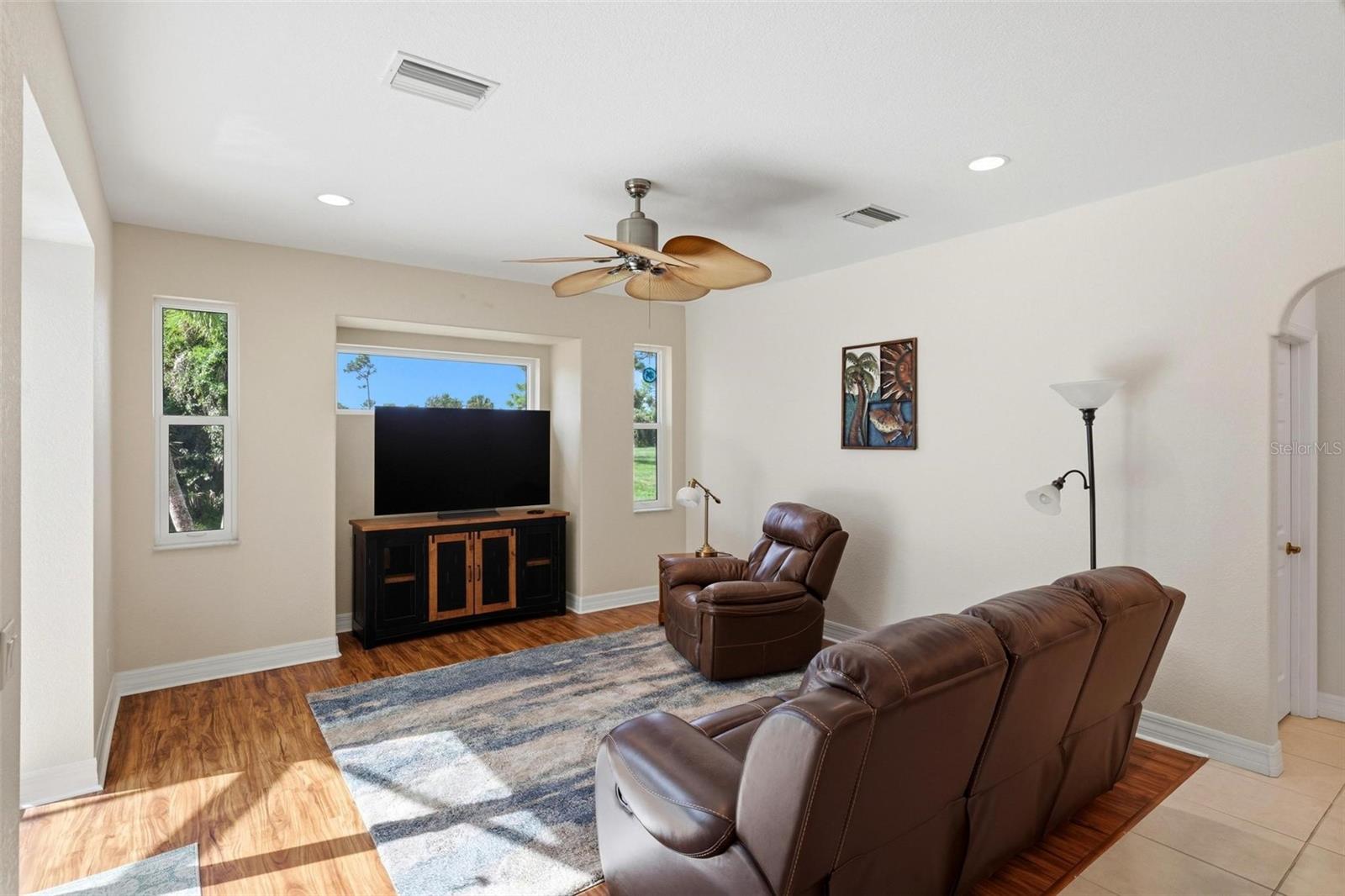 614 Rotonda Cir Property Photo 22
