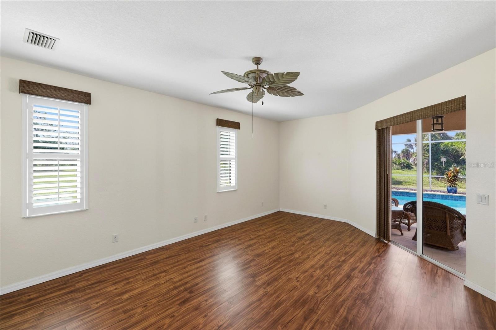614 Rotonda Cir Property Photo 26