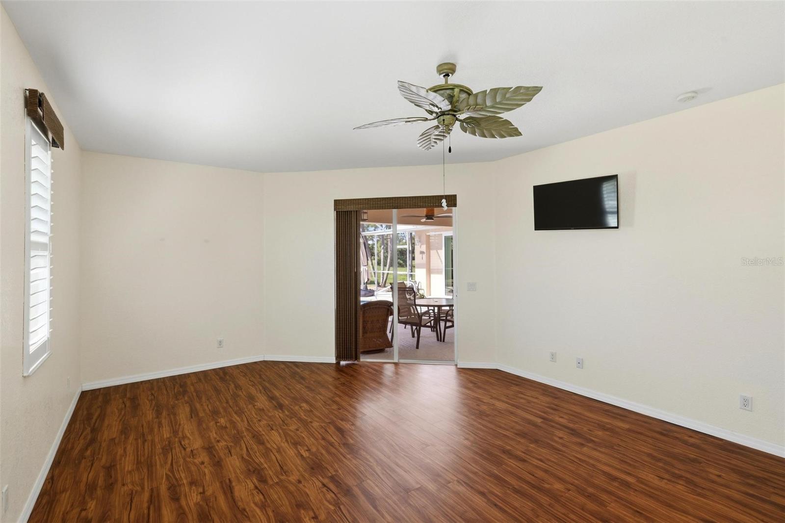 614 Rotonda Cir Property Photo 27