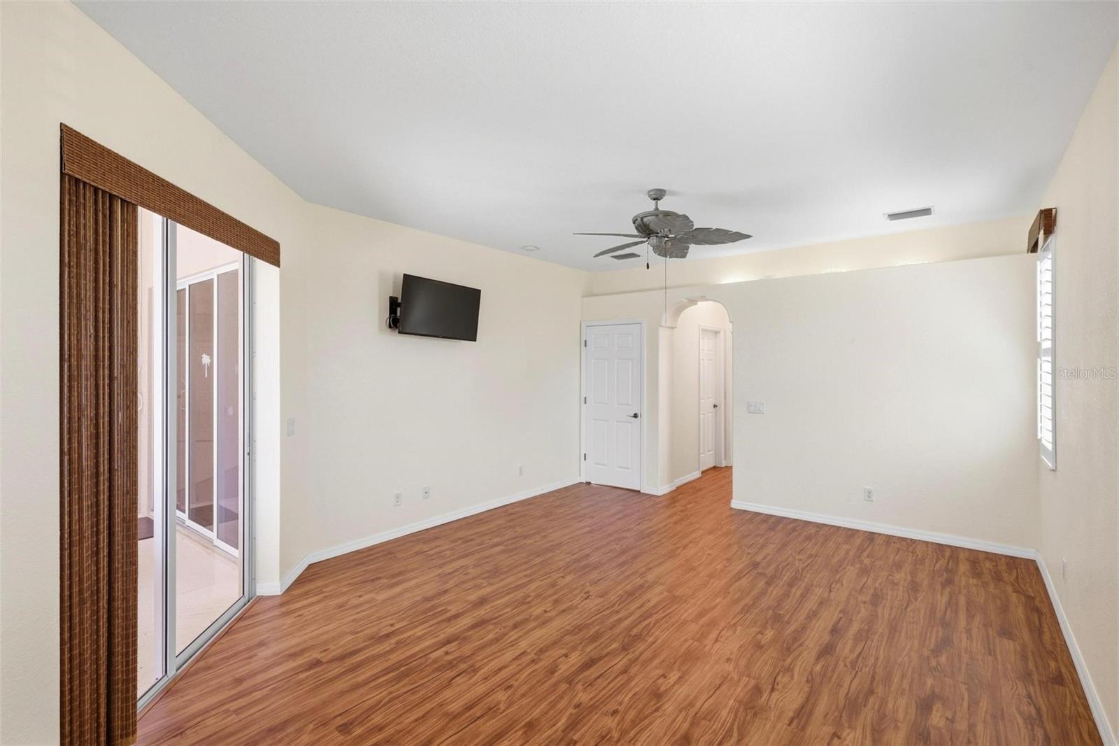 614 Rotonda Cir Property Photo 28