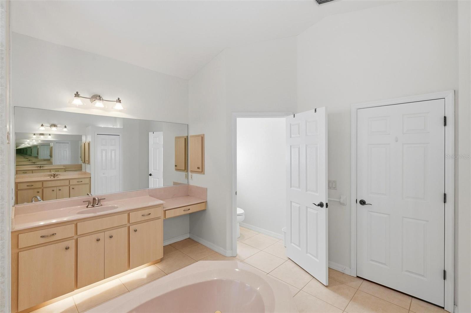 614 Rotonda Cir Property Photo 34