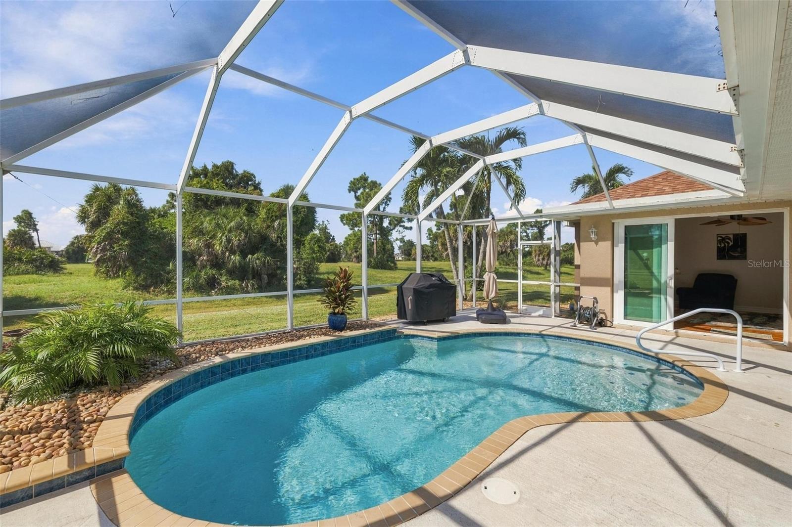 614 Rotonda Cir Property Photo 43
