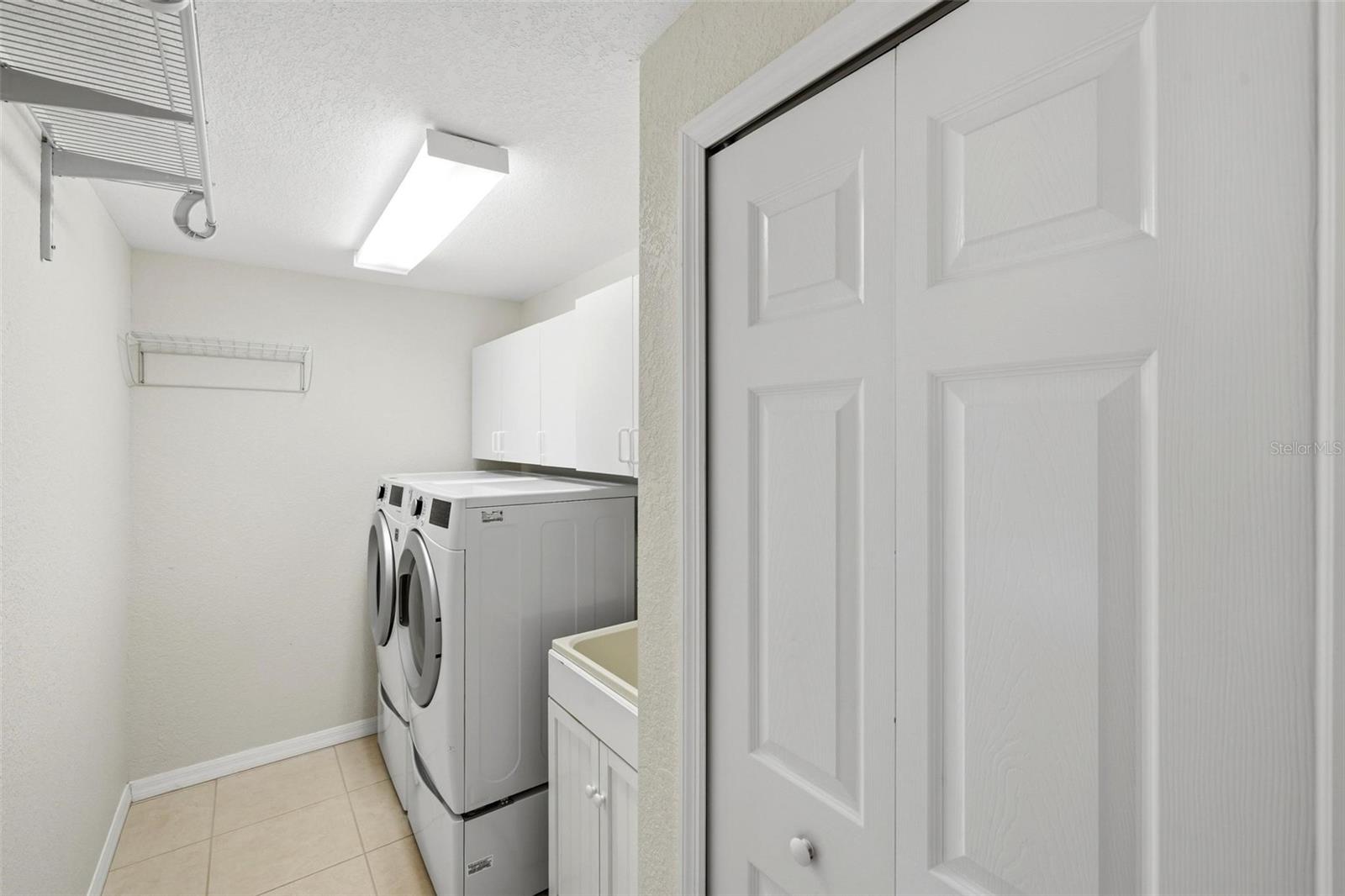 614 Rotonda Cir Property Photo 48