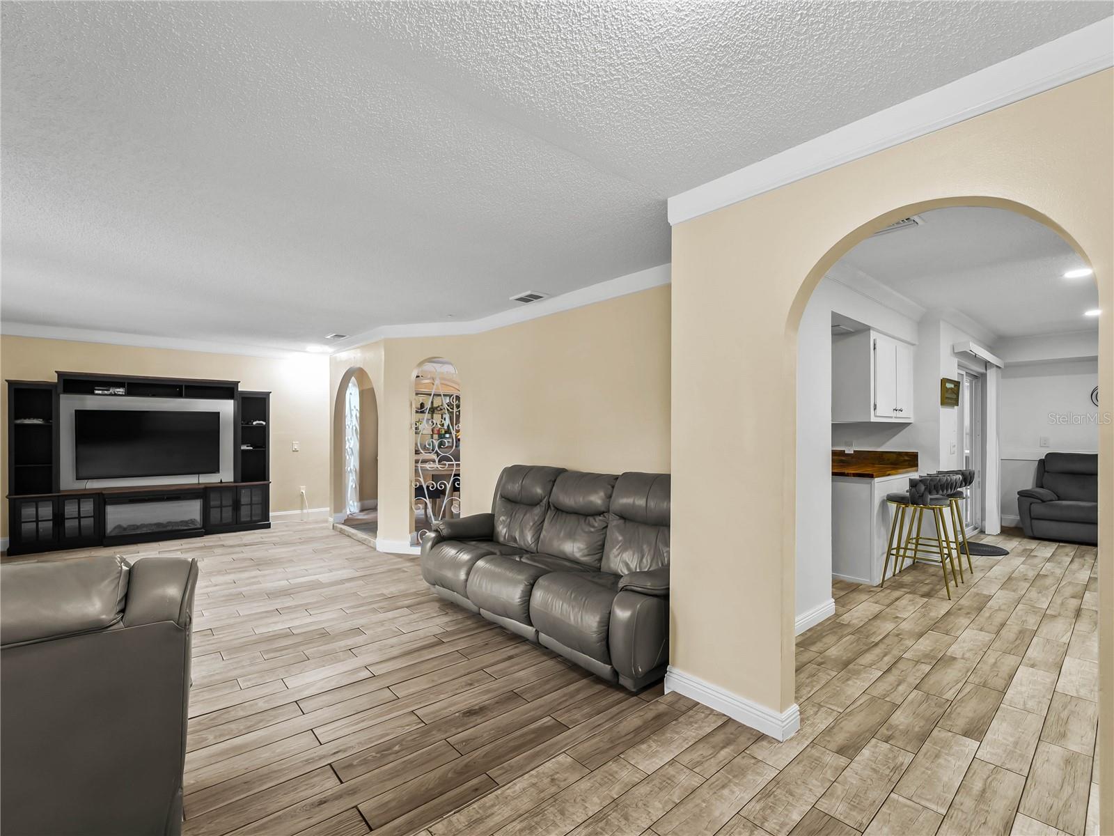 20343 Rutherford Ave Property Photo 4