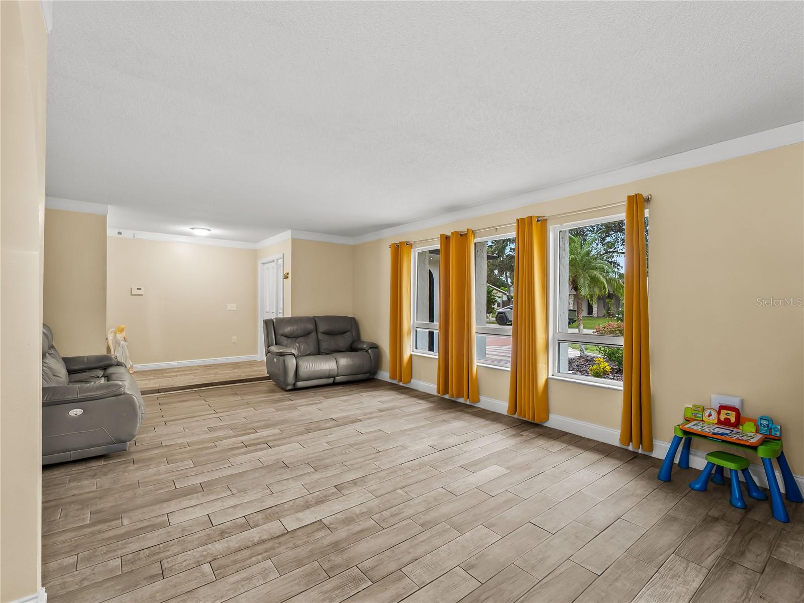 20343 Rutherford Ave Property Photo 6