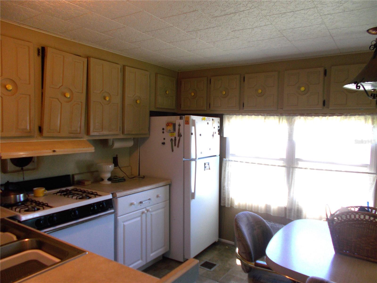 6384 Charm Ct Property Photo 4
