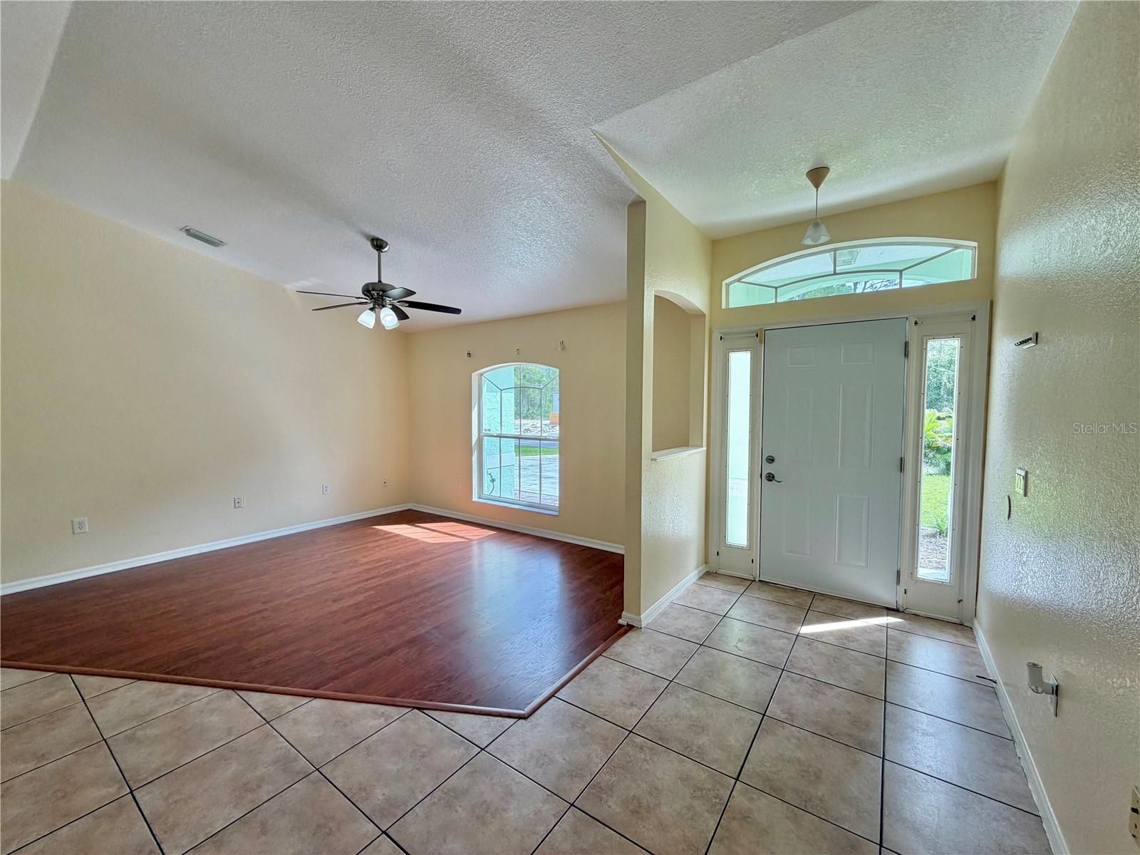 2593 De Vore St Property Photo 5