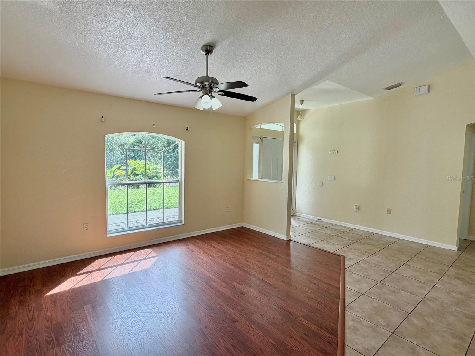 2593 De Vore St Property Photo 6