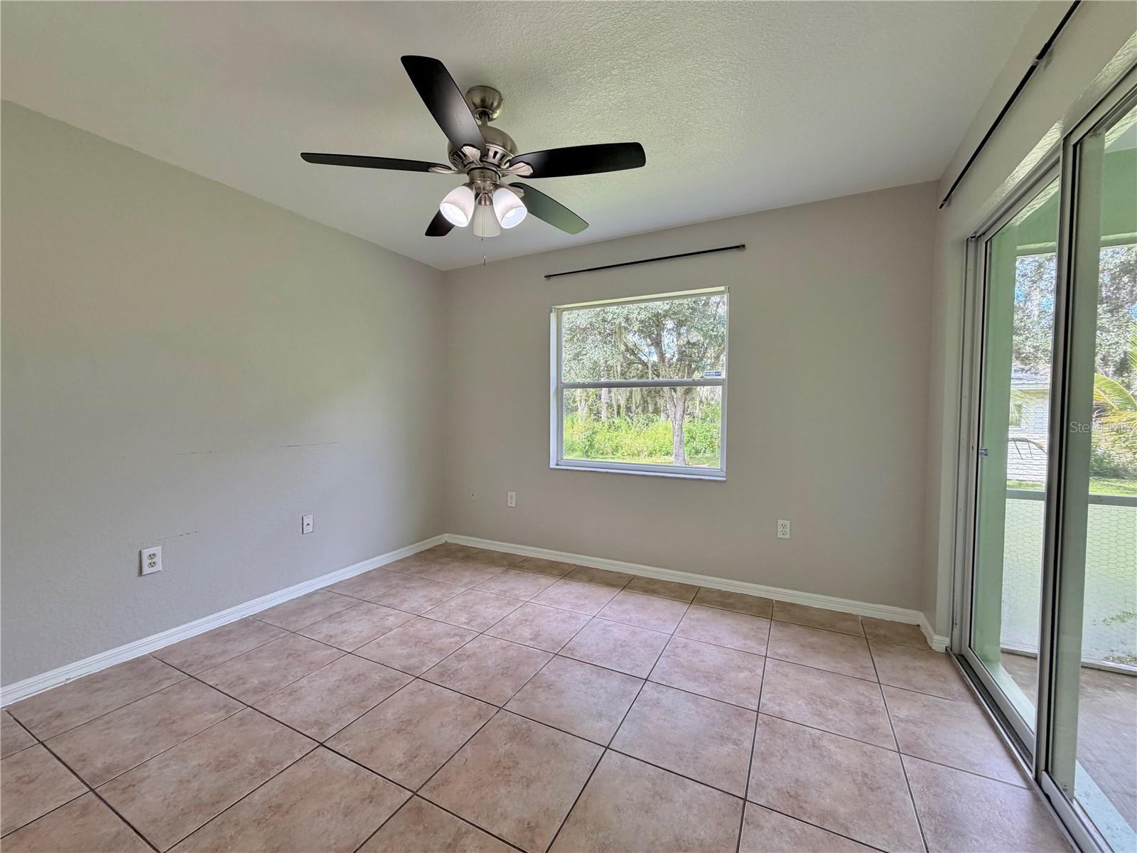 2593 De Vore St Property Photo 13