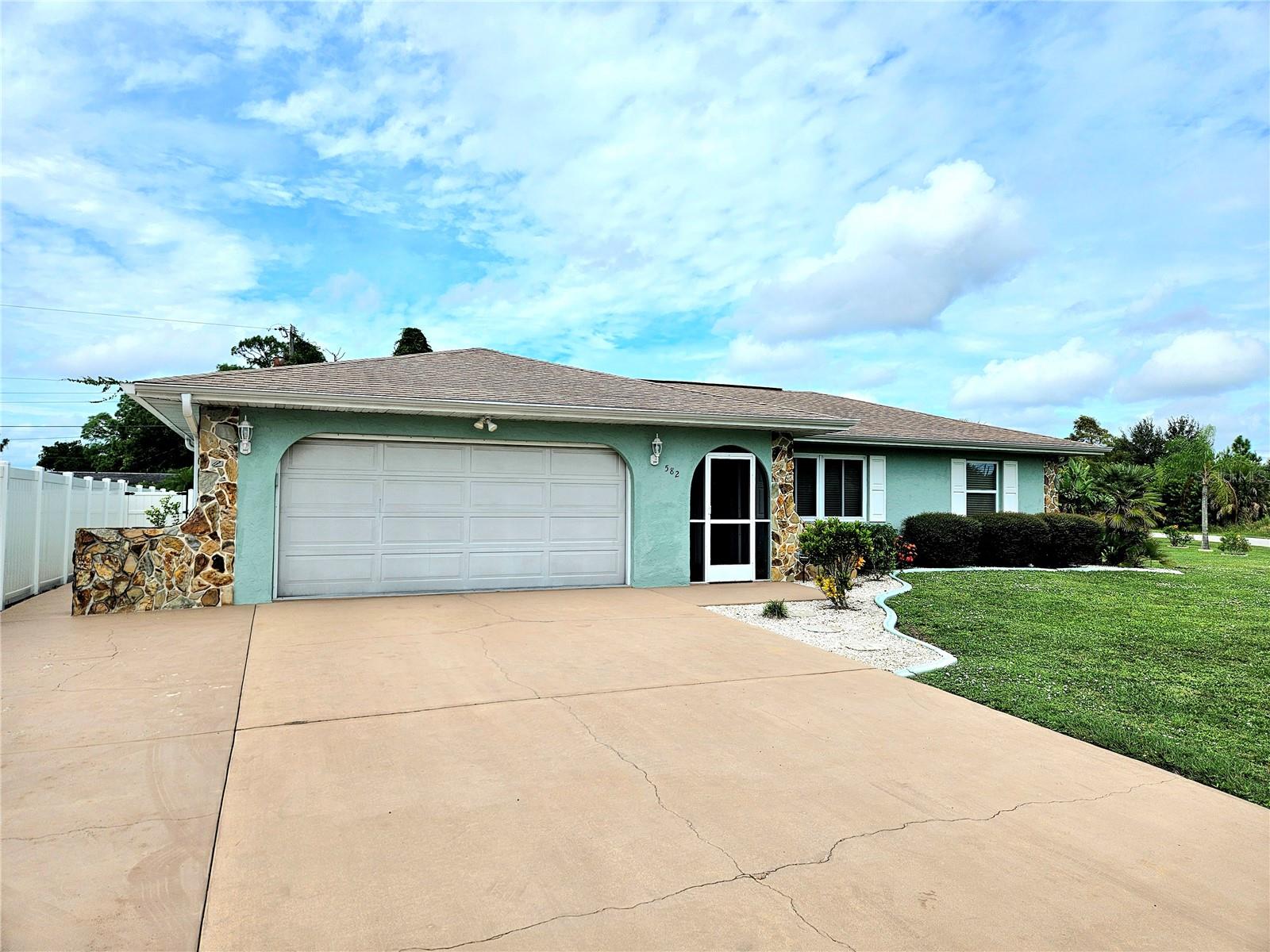 582 Azalea Dr Nw Property Photo