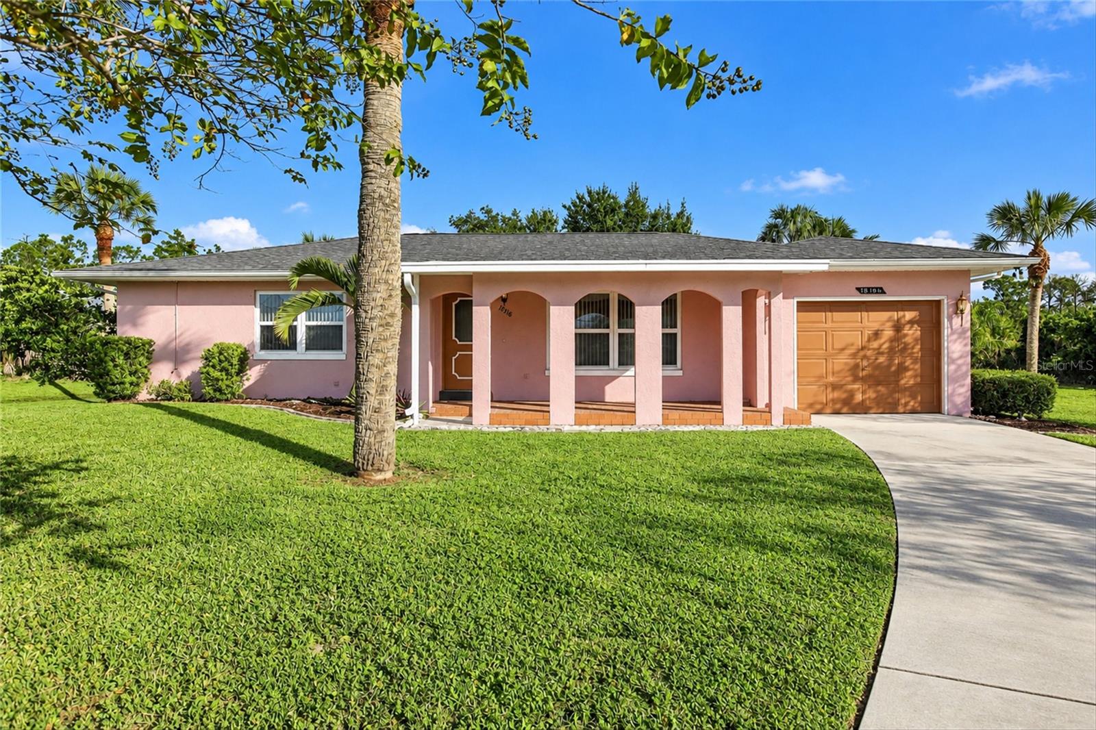 18116 Edgewater Dr Property Photo 3