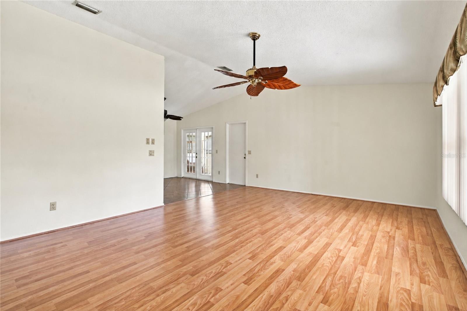 18116 Edgewater Dr Property Photo 8