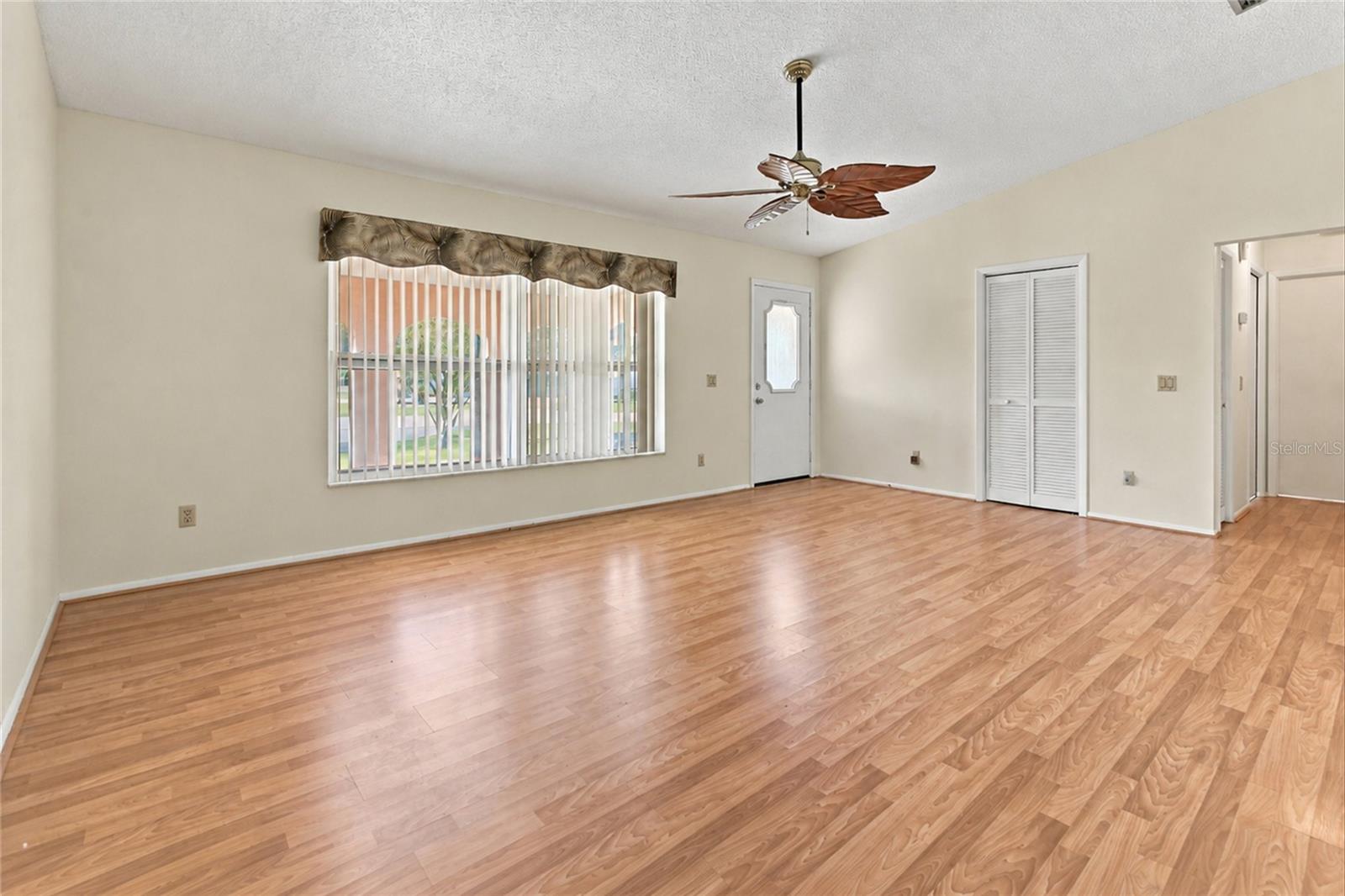 18116 Edgewater Dr Property Photo 10