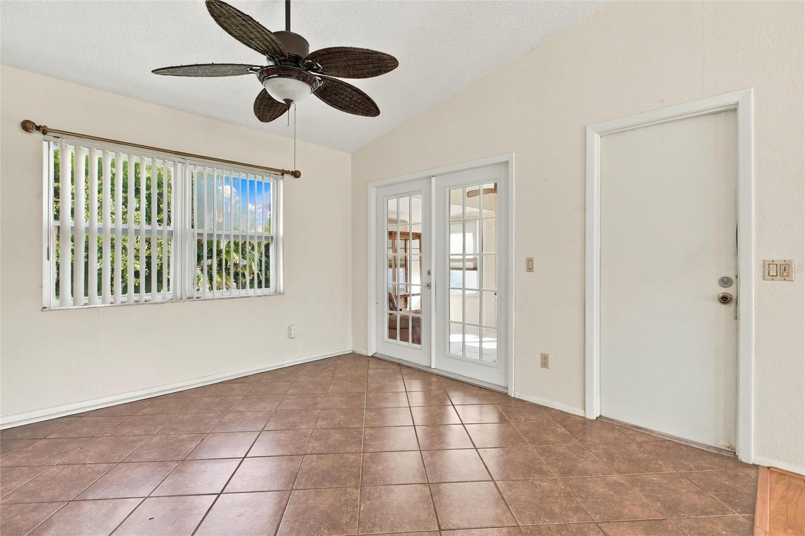 18116 Edgewater Dr Property Photo 13
