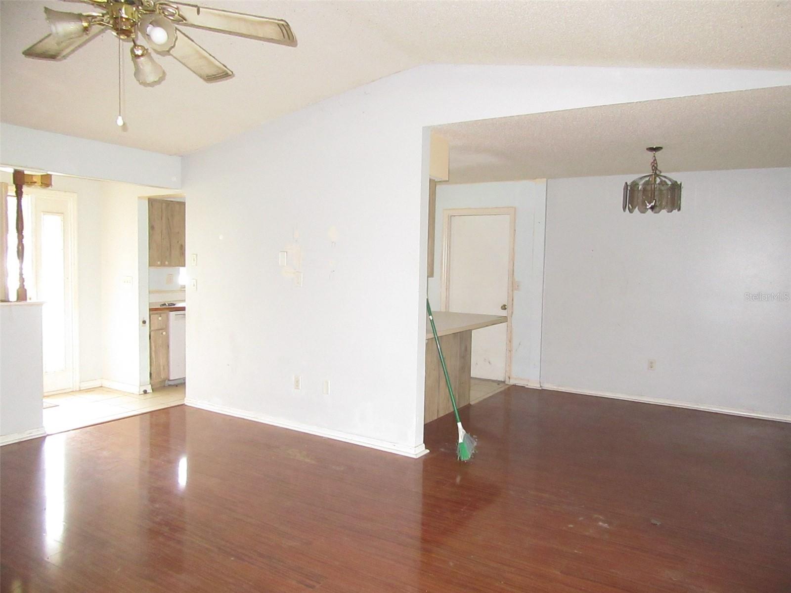 2256 Lion Ter Property Photo 3
