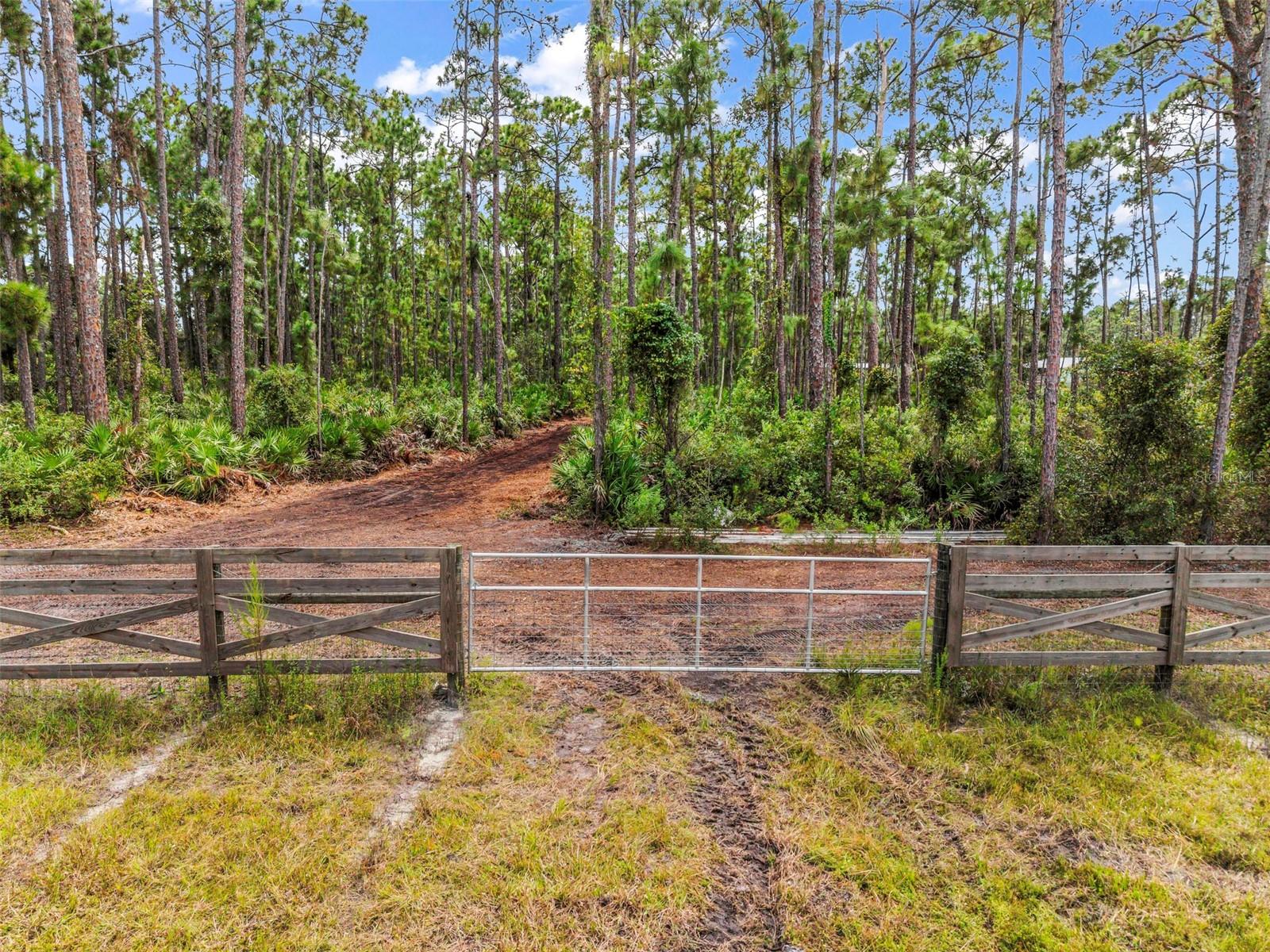 Tropicaire Blvd Property Photo 1