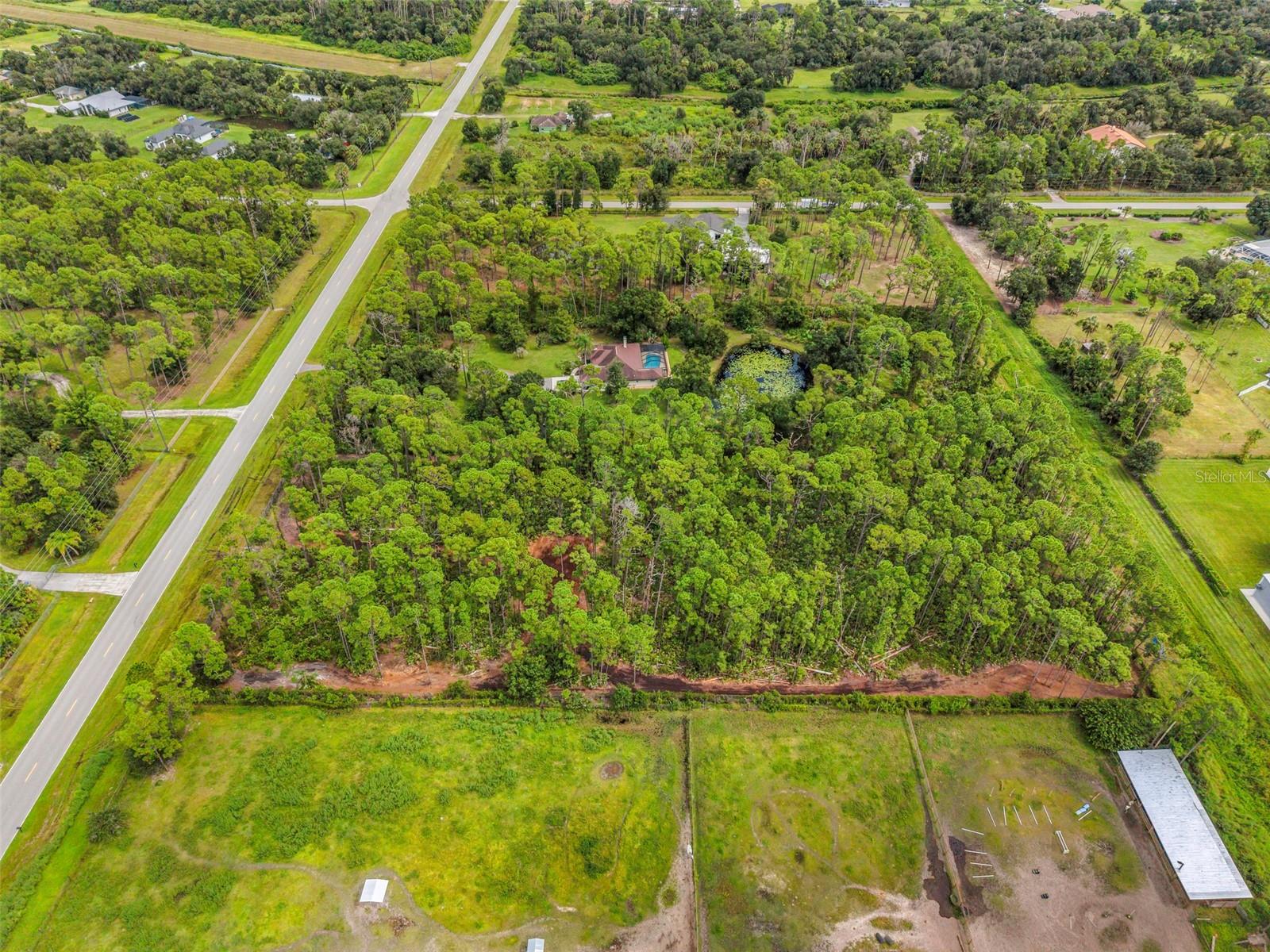 Tropicaire Blvd Property Photo 13