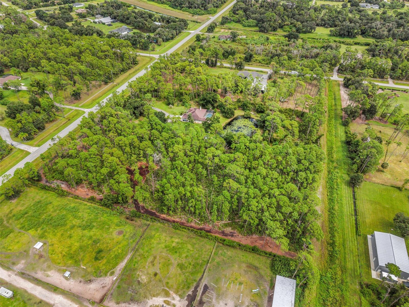 Tropicaire Blvd Property Photo 14