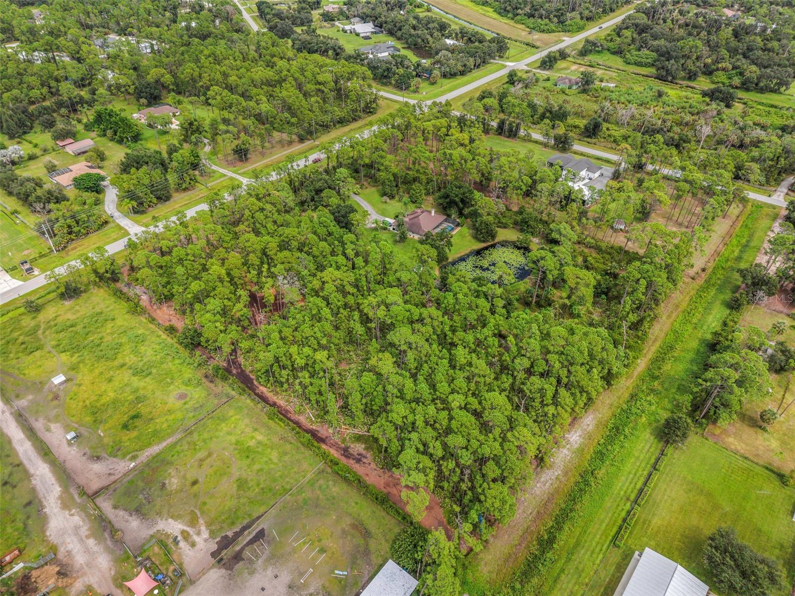 Tropicaire Blvd Property Photo 15