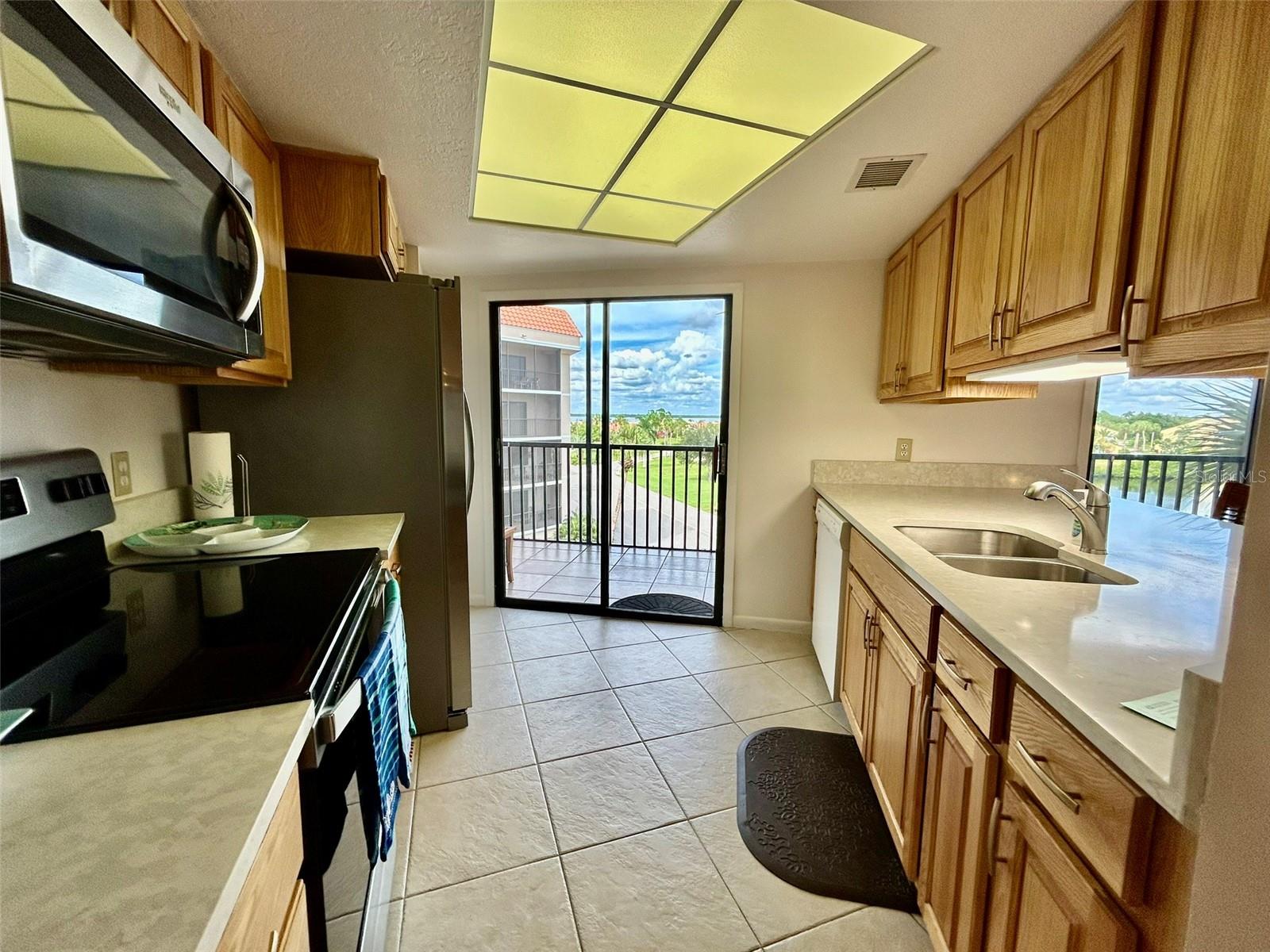 25188 Marion Ave #e306 Property Photo 6
