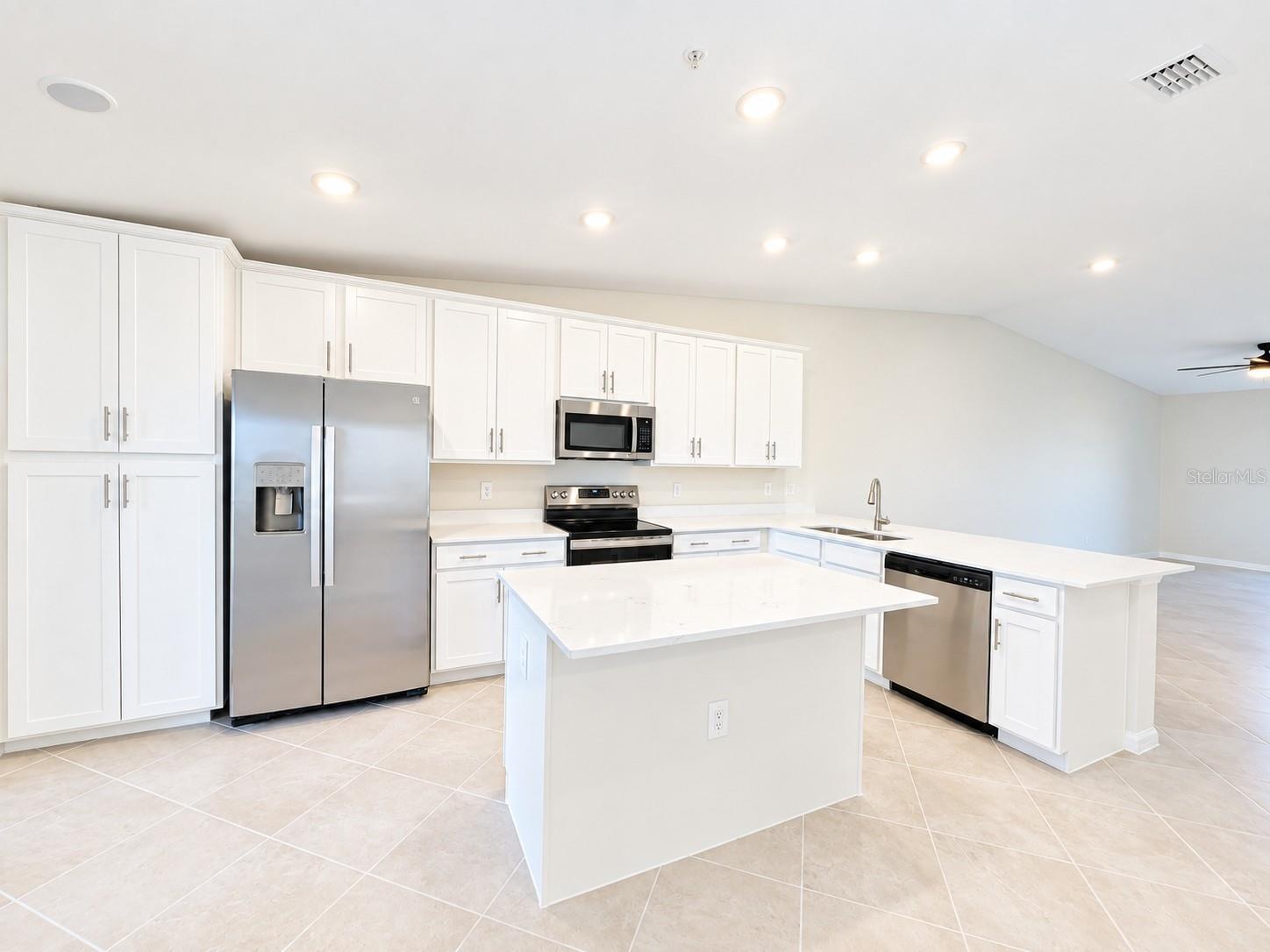 17475 Opal Sand Dr #207 Property Photo 3