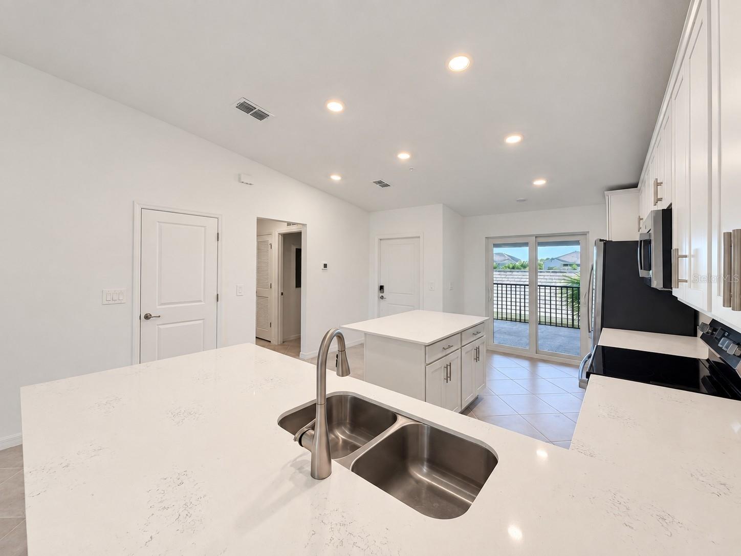 17475 Opal Sand Dr #207 Property Photo 4