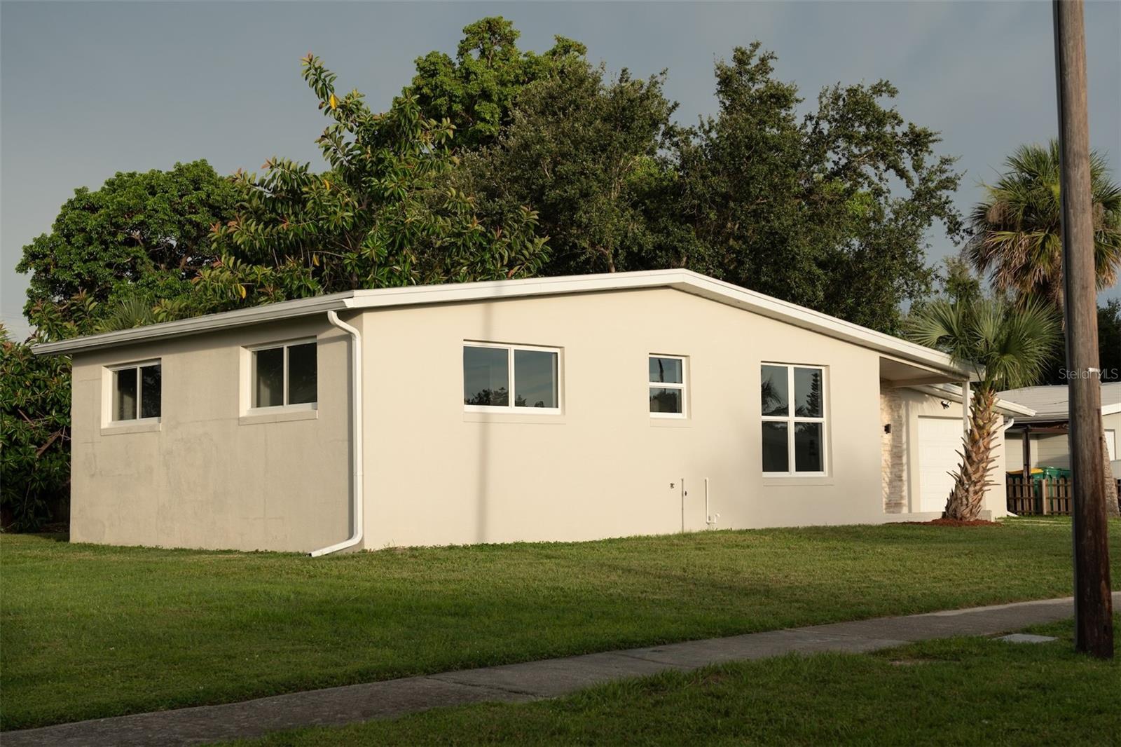 2464 Warne St Property Photo 3