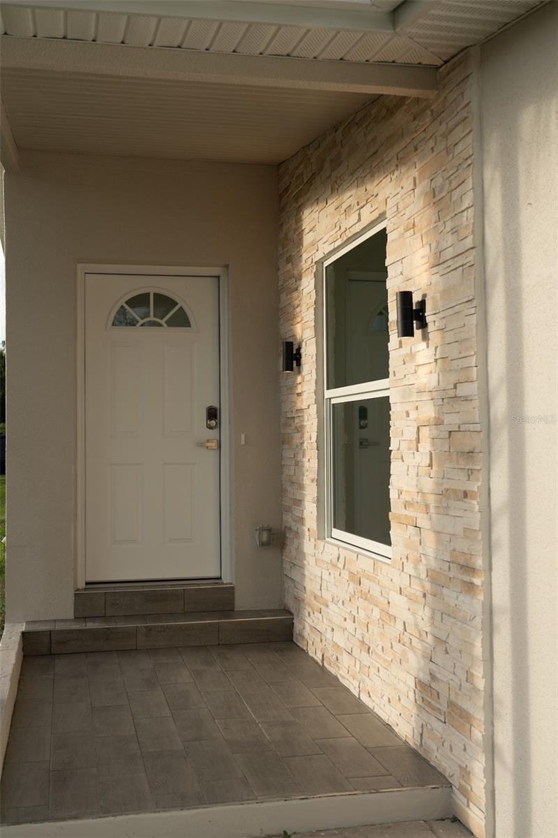 2464 Warne St Property Photo 4