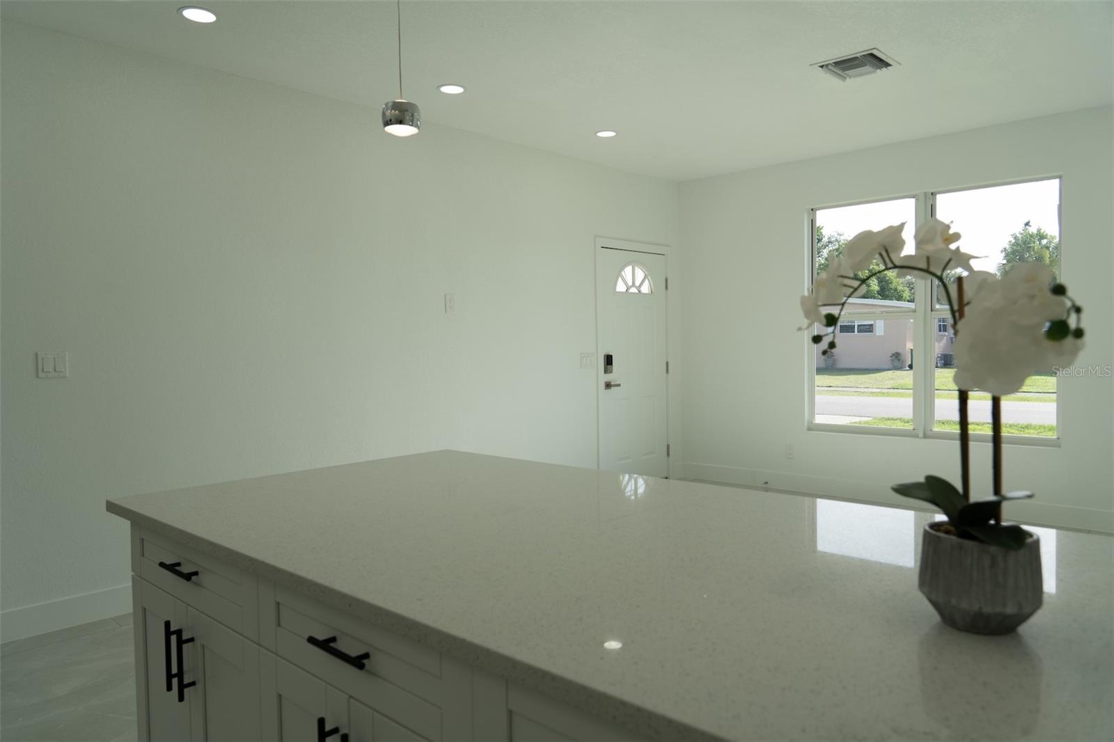 2464 Warne St Property Photo 14