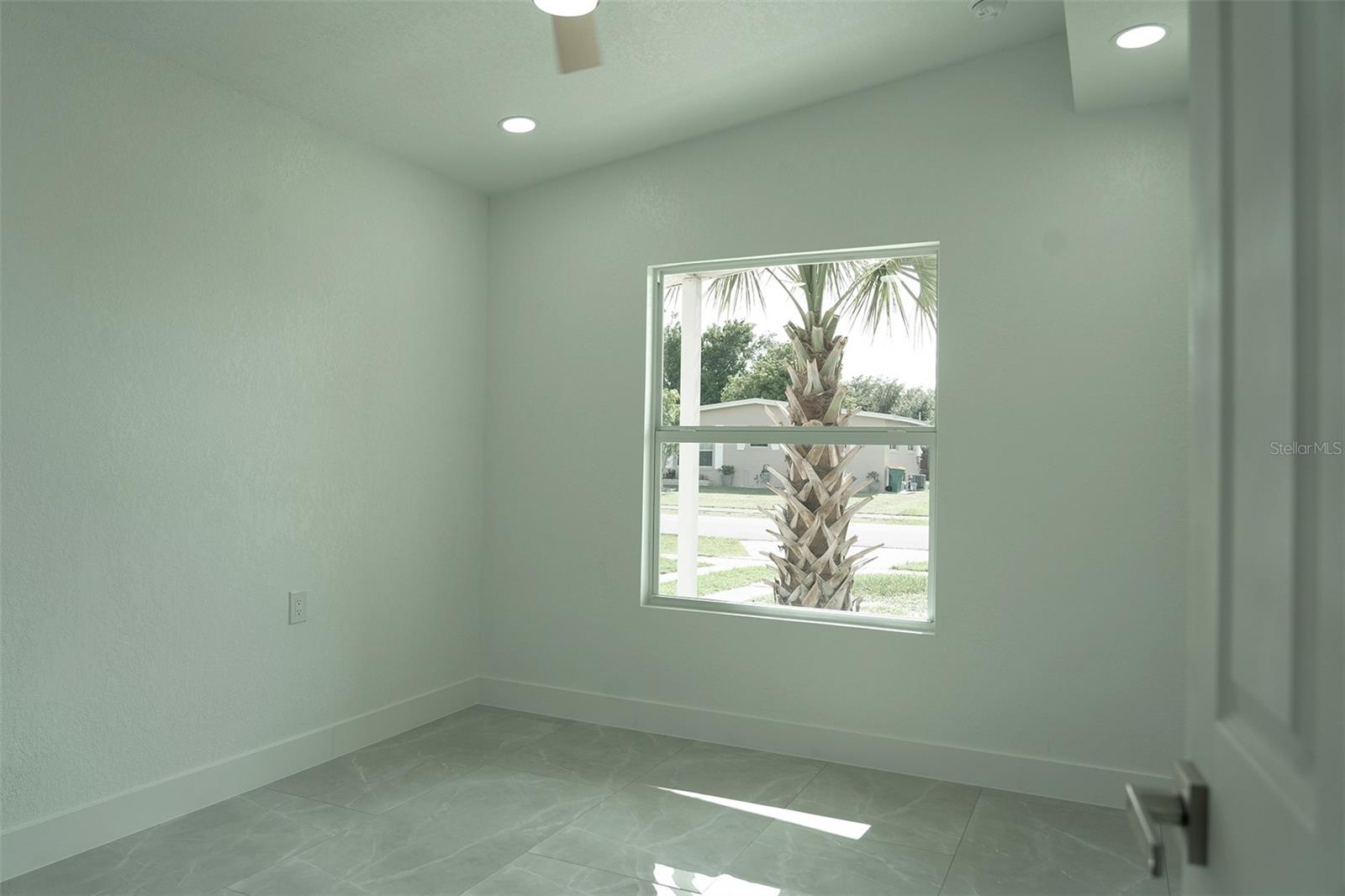 2464 Warne St Property Photo 16
