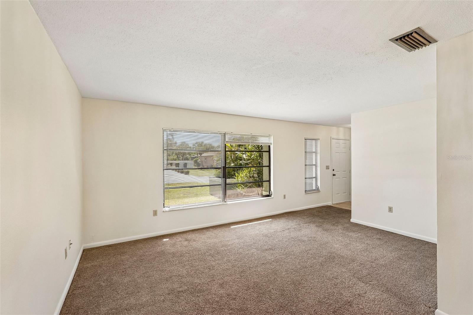 21286 Giddings Ave Property Photo 4