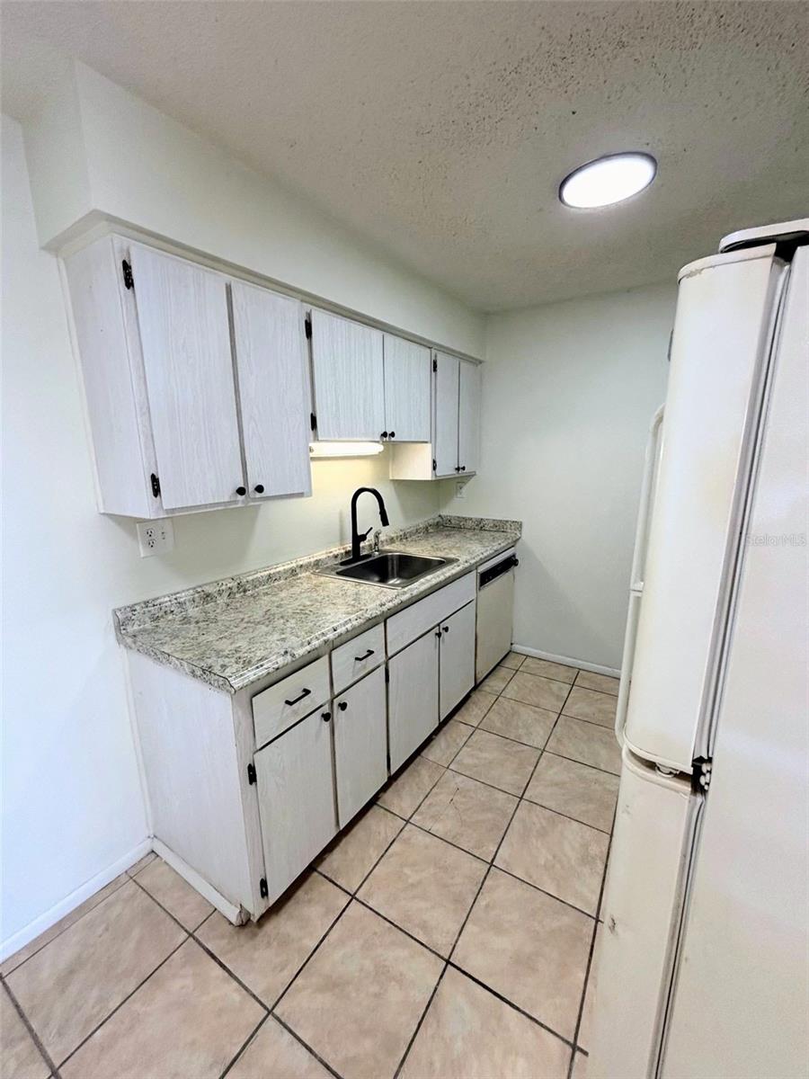 190 E Olmstead Dr #f32 Property Photo 5