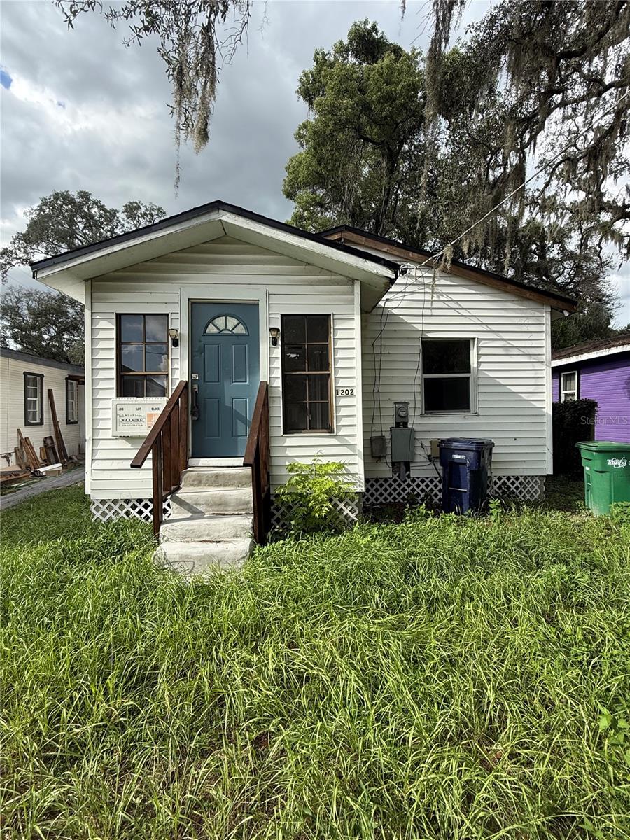 1202 E Osborne Ave Property Photo 1
