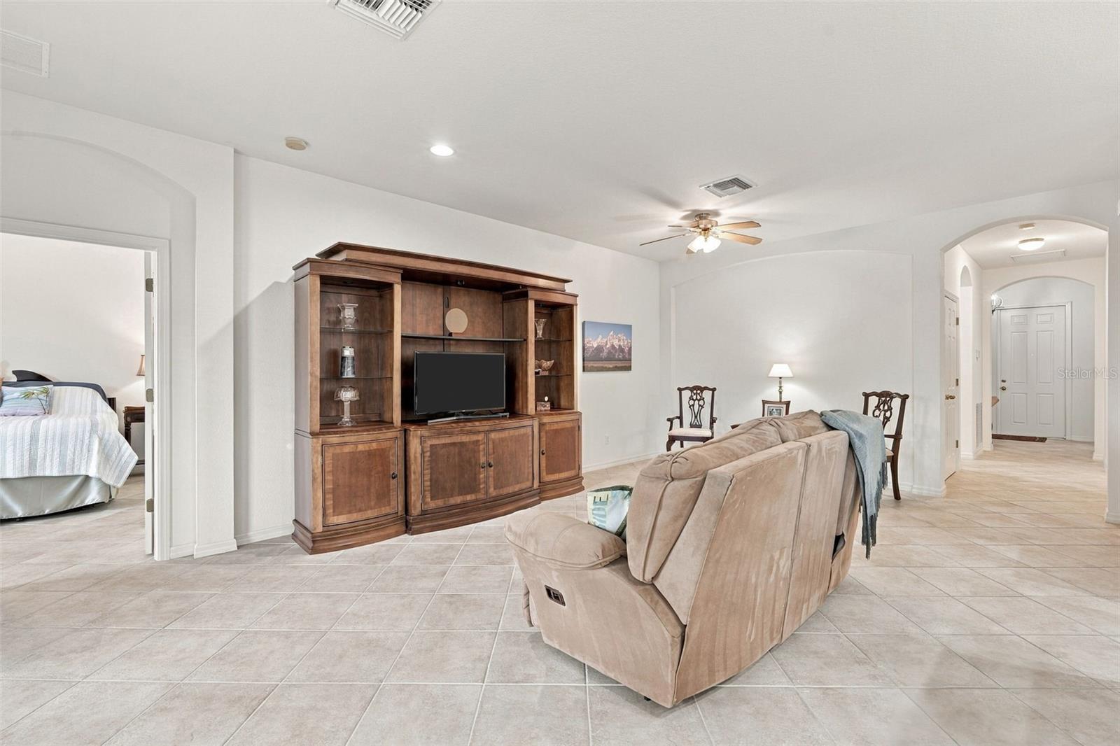 27824 Arrowhead Cir Property Photo 6