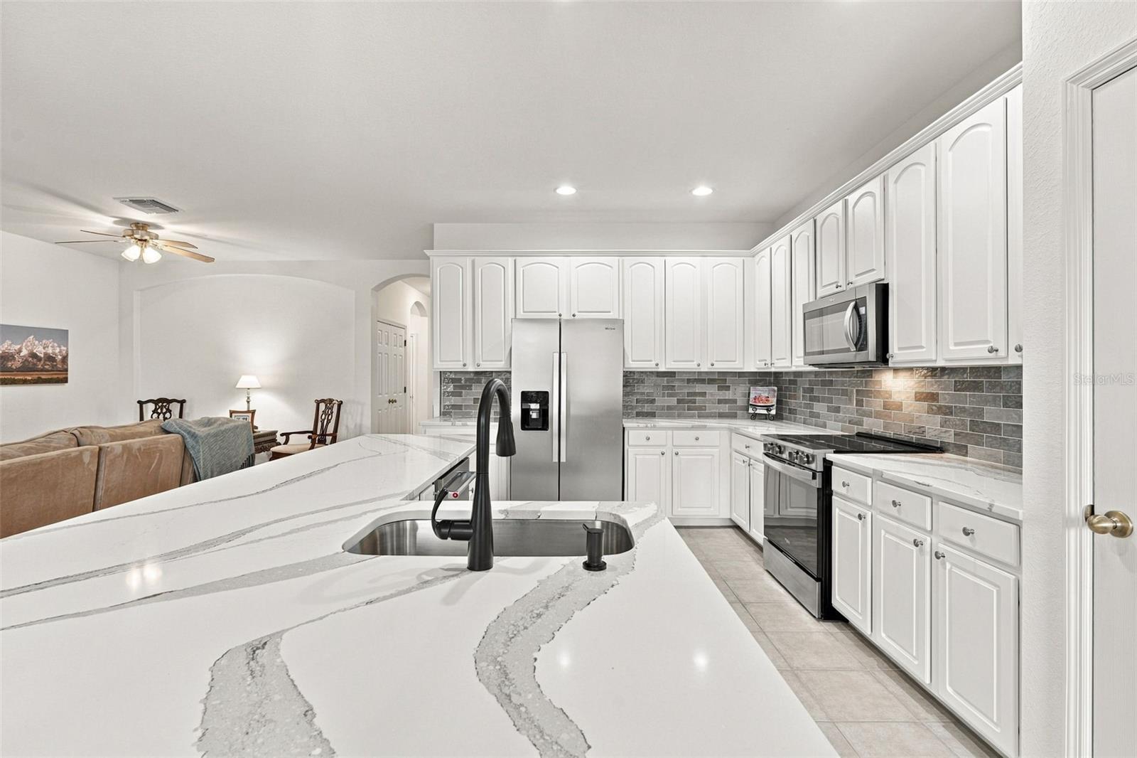 27824 Arrowhead Cir Property Photo 7