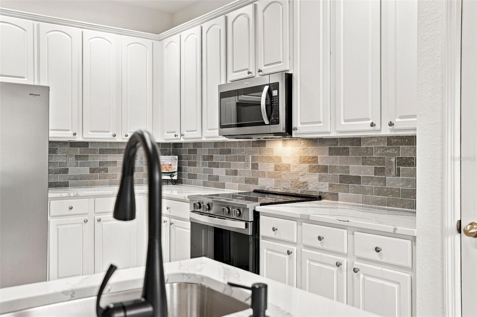 27824 Arrowhead Cir Property Photo 9