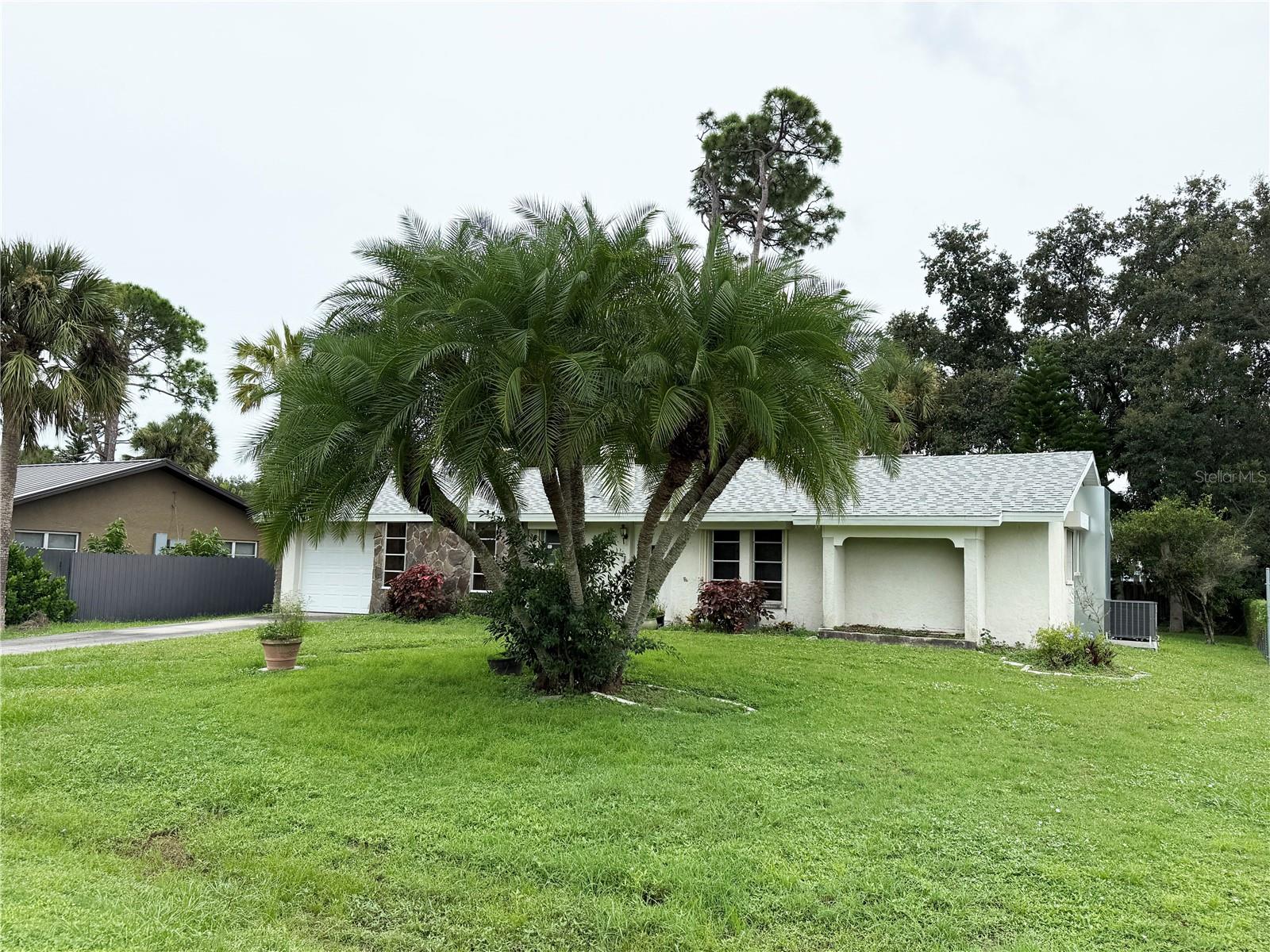 2274 Lakeshore Cir Property Photo 1